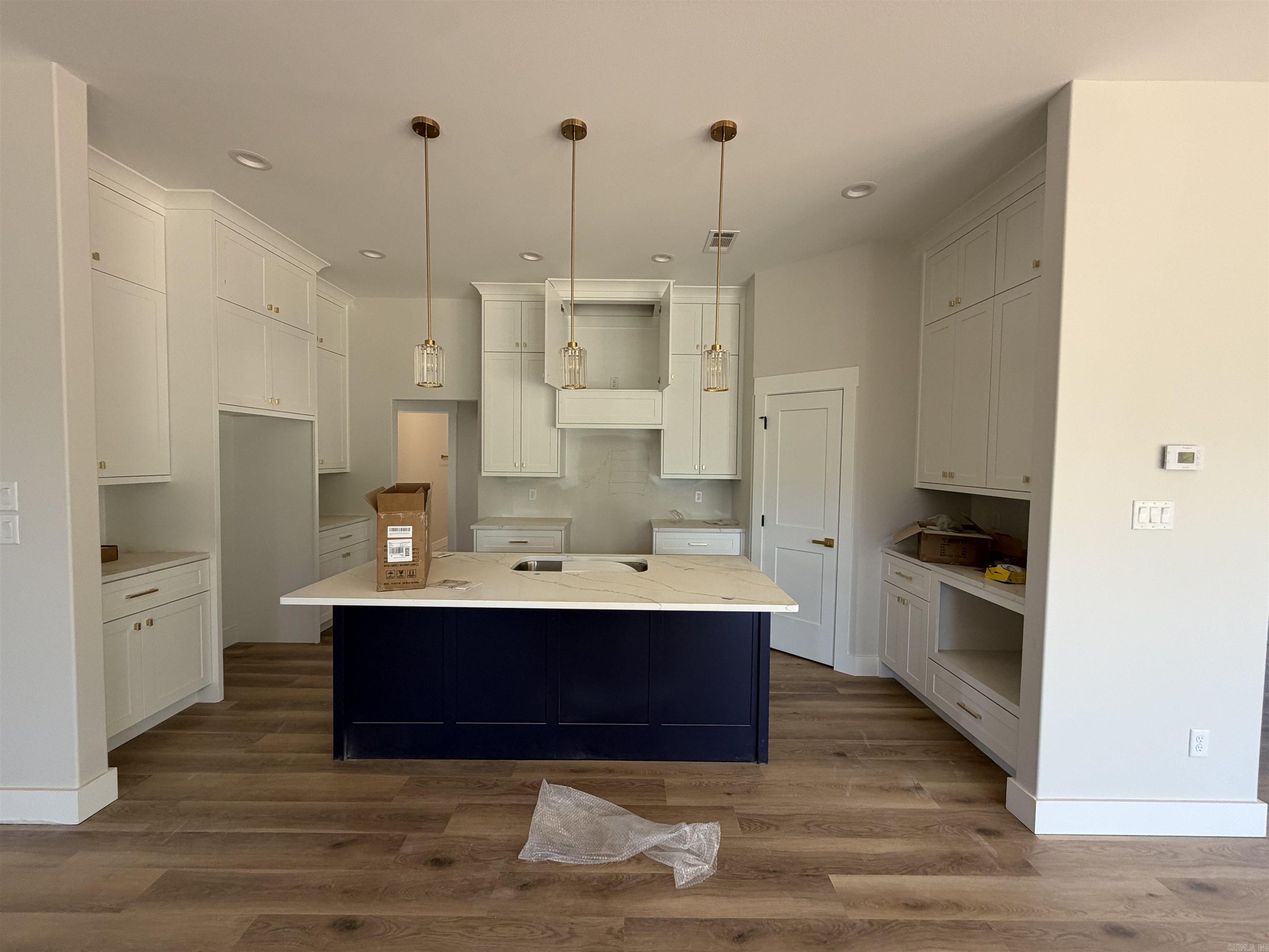 CREEKSIDE - Residential