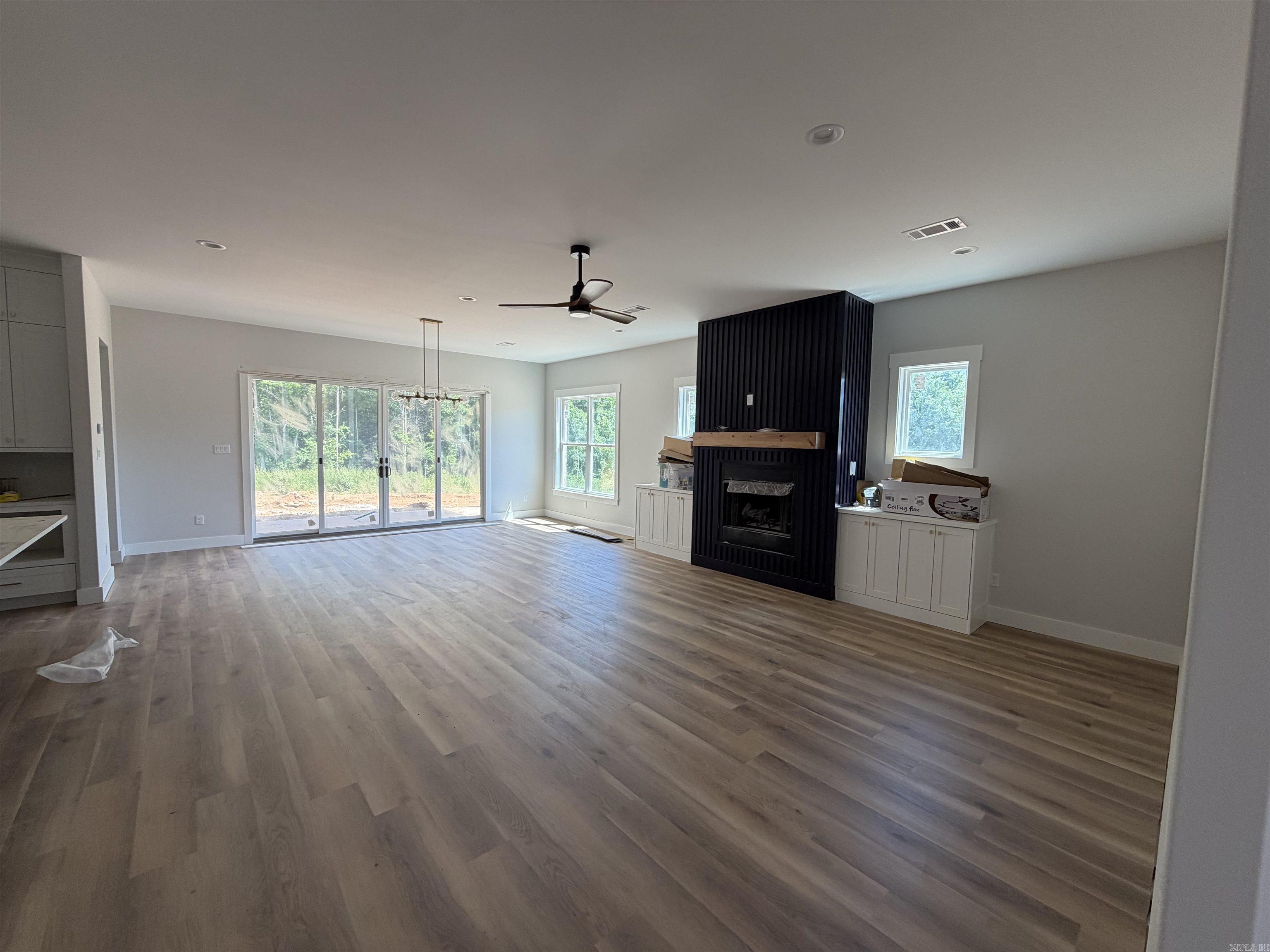 CREEKSIDE - Residential