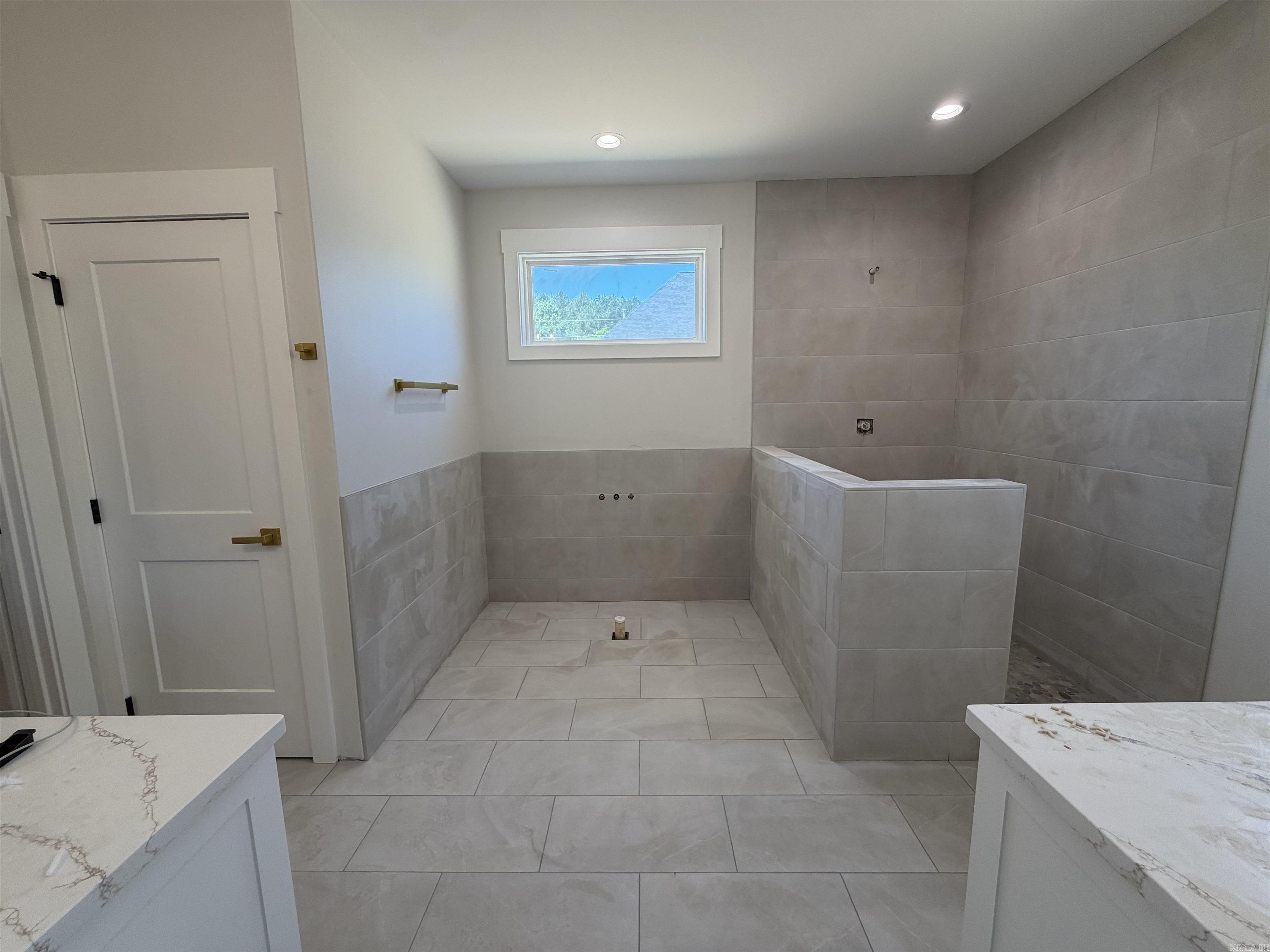 CREEKSIDE - Residential