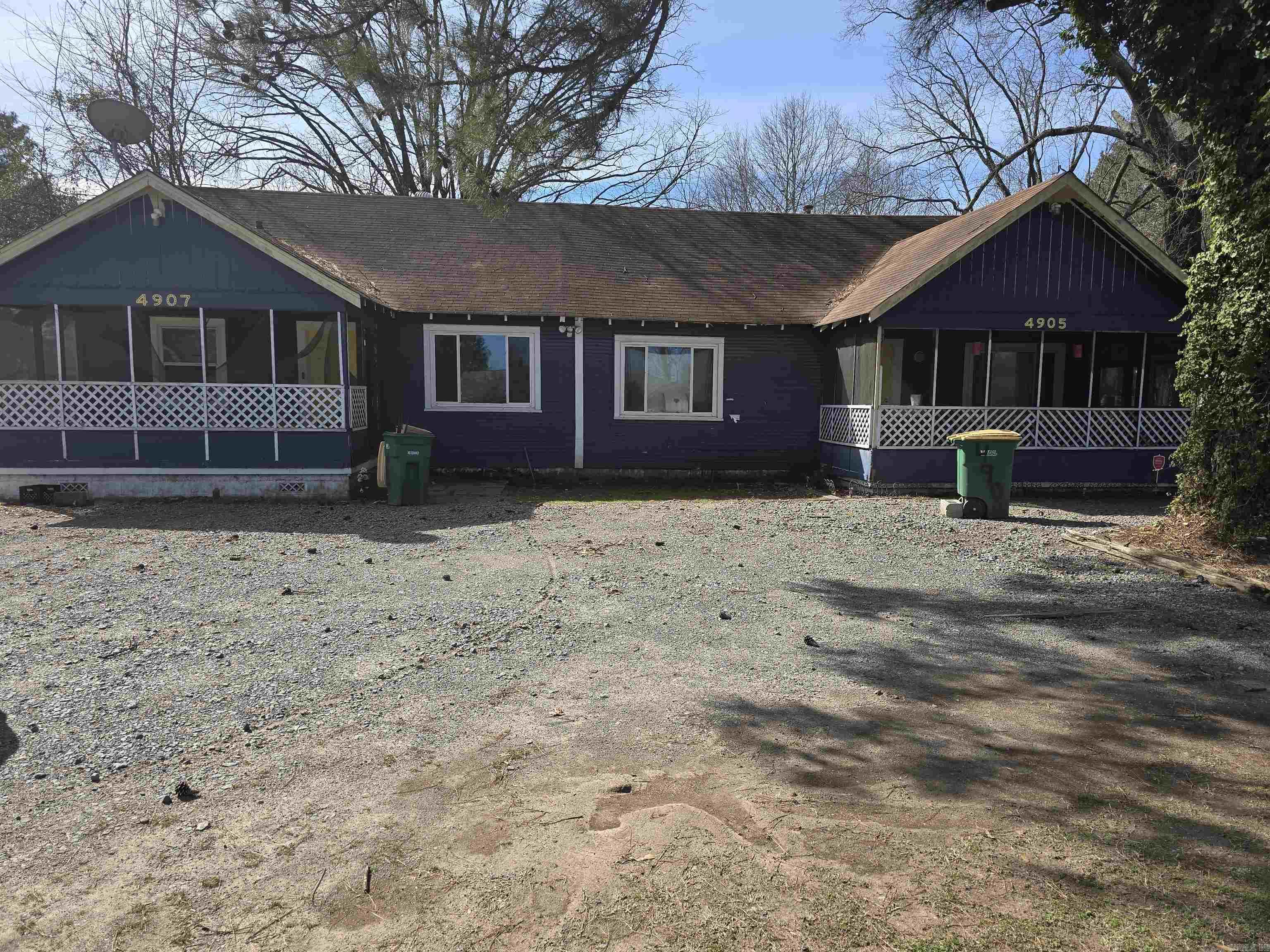 This multi-family duplex is a great investment property. Each unit is self contained with its own entry, living spaces, kitchen, bedrooms and bathroom. The multi-family duplex is close to University Ave, shopping, restaurants, and UALR.