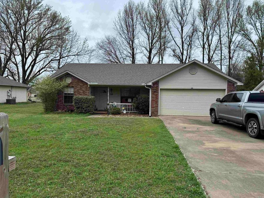 Come take a look and make an offer! Well kept cozy three bedroom, two bath house with a two car garage.  You'll find an open living space with a vaulted ceiling, modern kitchen with eat in dining area and a master bedroom with an ensuite bathroom and walk in closet.  Nice quiet neighborhood just minutes from LRAFB, shopping, dining and the interstate. Great community pond within walking distance! Sellers are anxious to move out of state to be closer to family- they are very motivated.  Come take a look and make an offer!