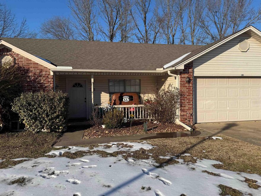 Well kept cozy three bedroom, two bath house with a two car garage.  You'll find an open living space with a vaulted ceiling, modern kitchen with eat in dining area and a master bedroom with an ensuite bathroom and walk in closet.  Nice quiet neighborhood just minutes from shopping, dining and the interstate.