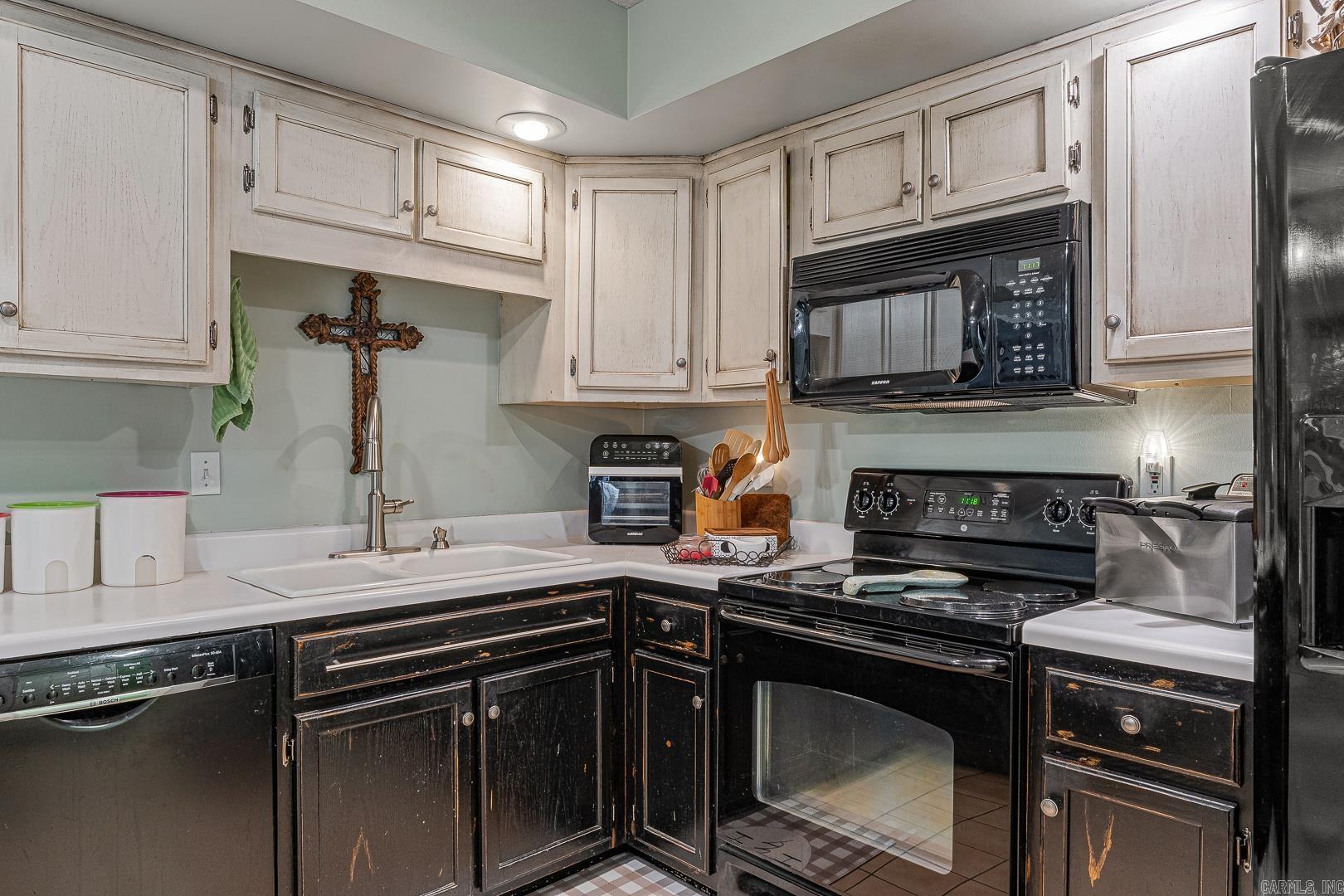 WINDSOR LANDING - Residential