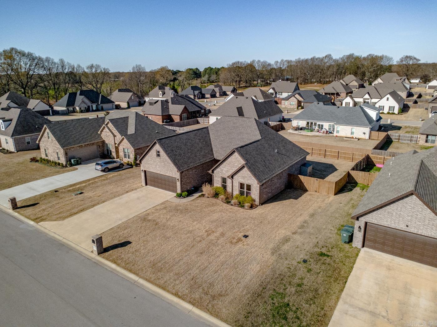 WHISPERING HILLS - Residential