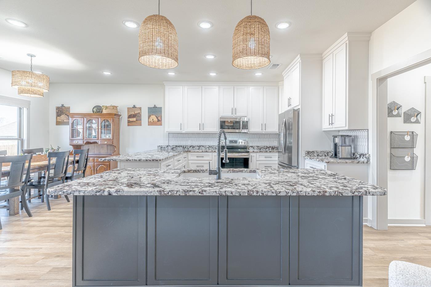 WHISPERING HILLS - Residential