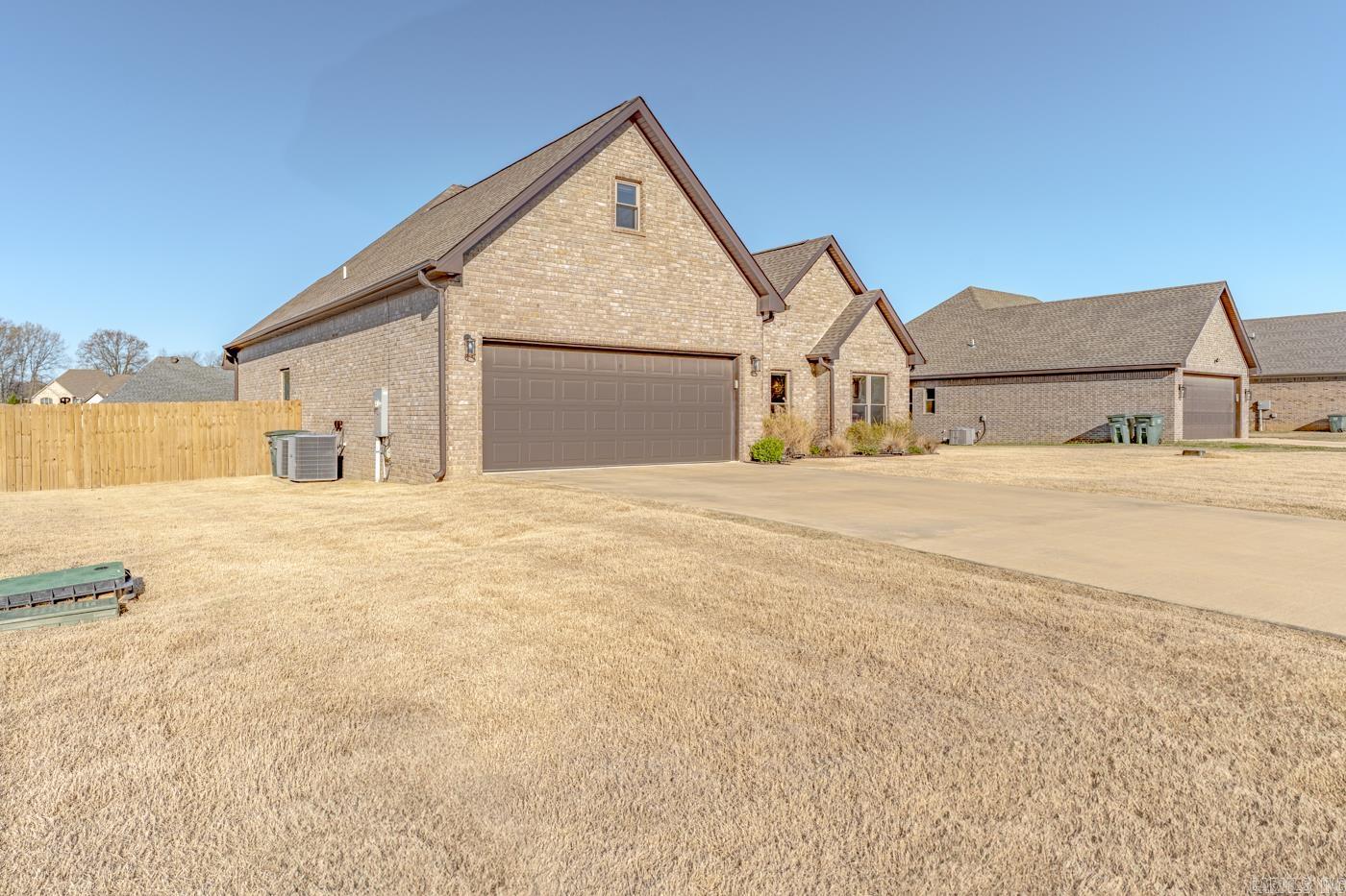 WHISPERING HILLS - Residential