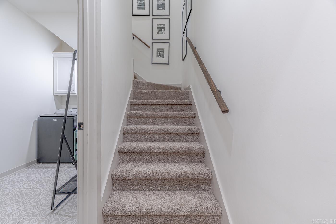 WHISPERING HILLS - Residential