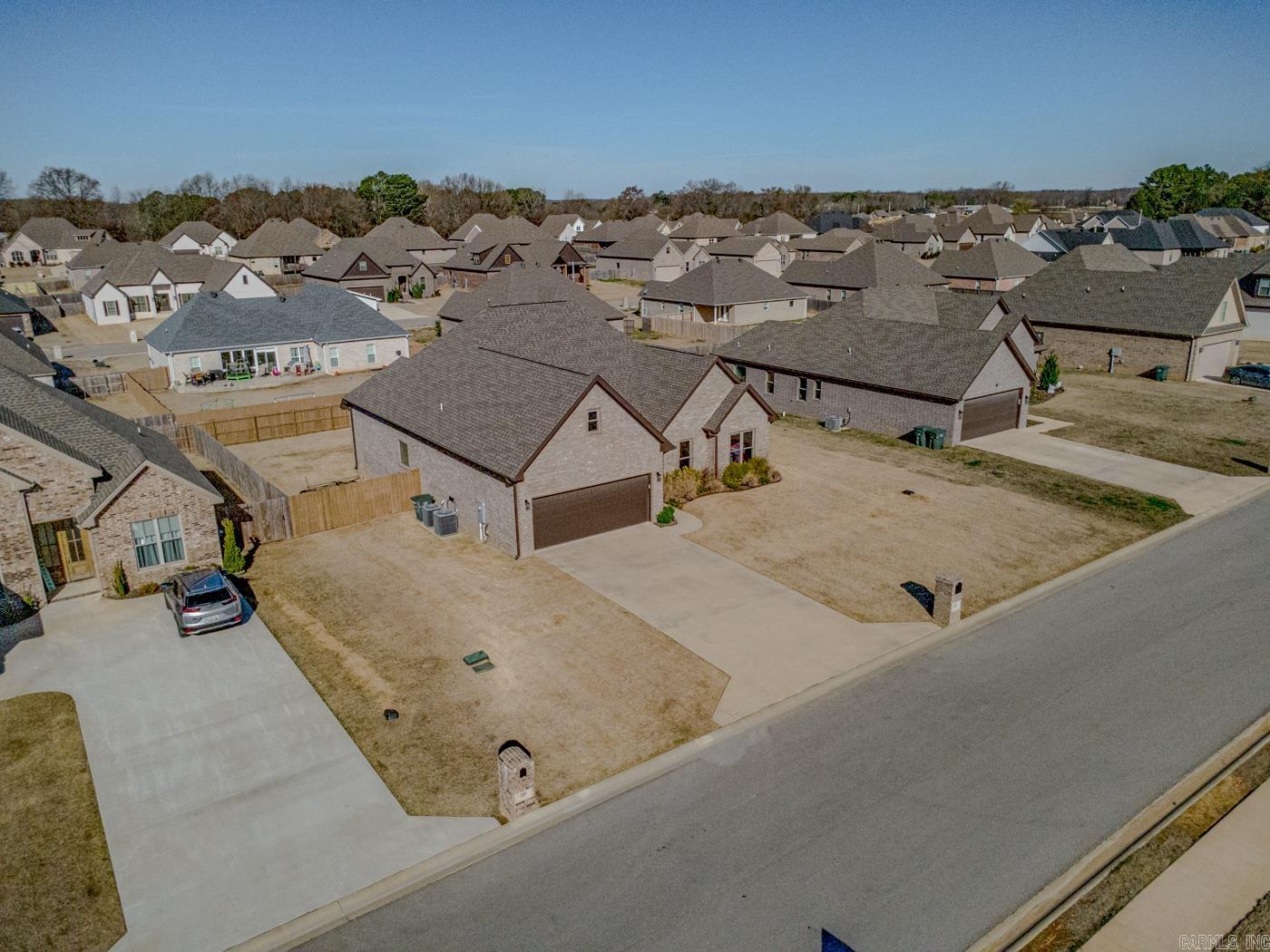 WHISPERING HILLS - Residential