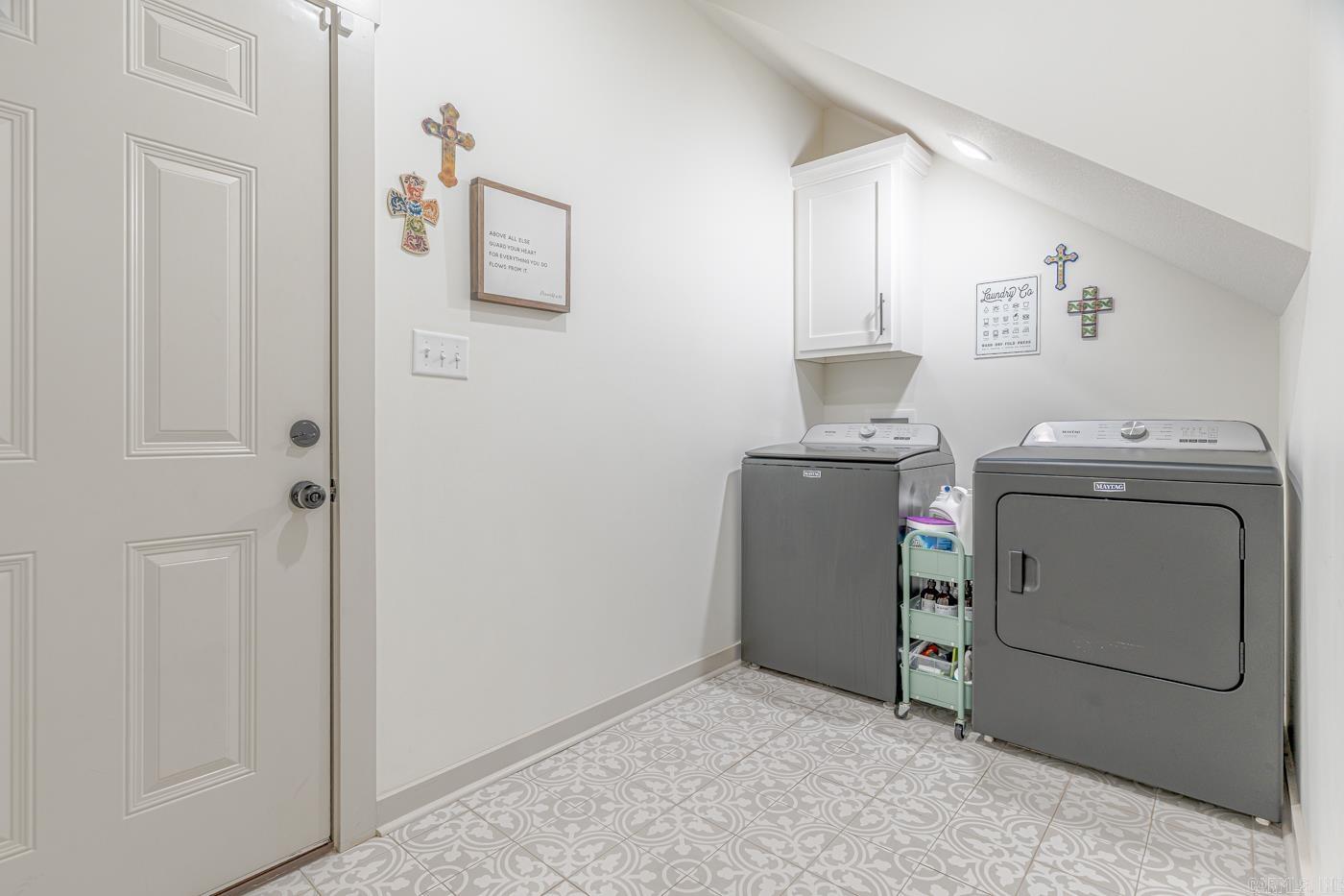 WHISPERING HILLS - Residential