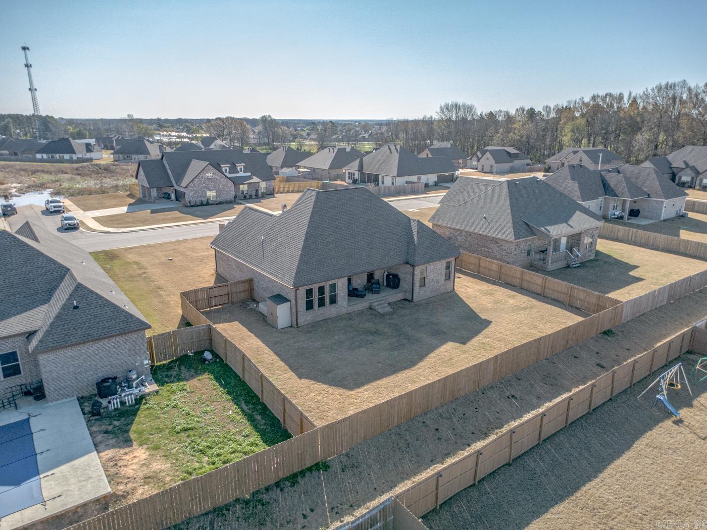 WHISPERING HILLS - Residential