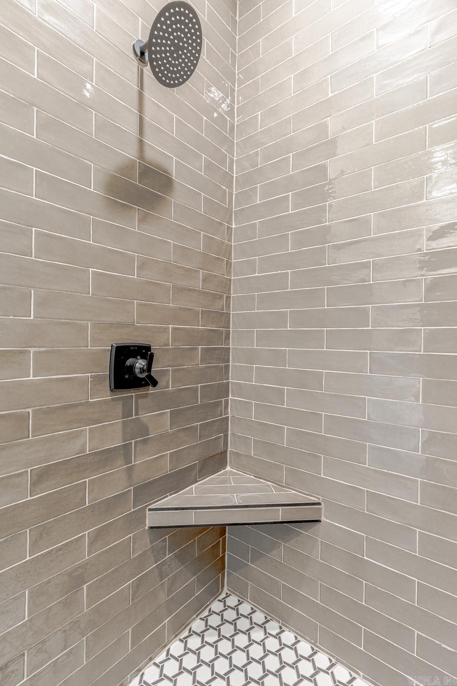 WHISPERING HILLS - Residential