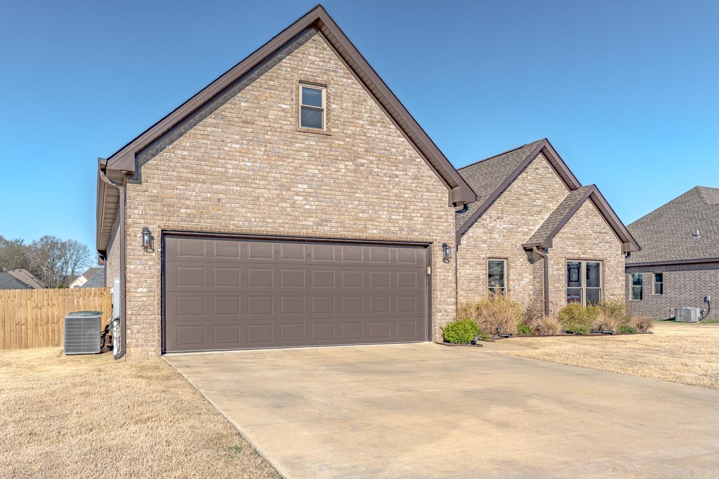 WHISPERING HILLS - Residential