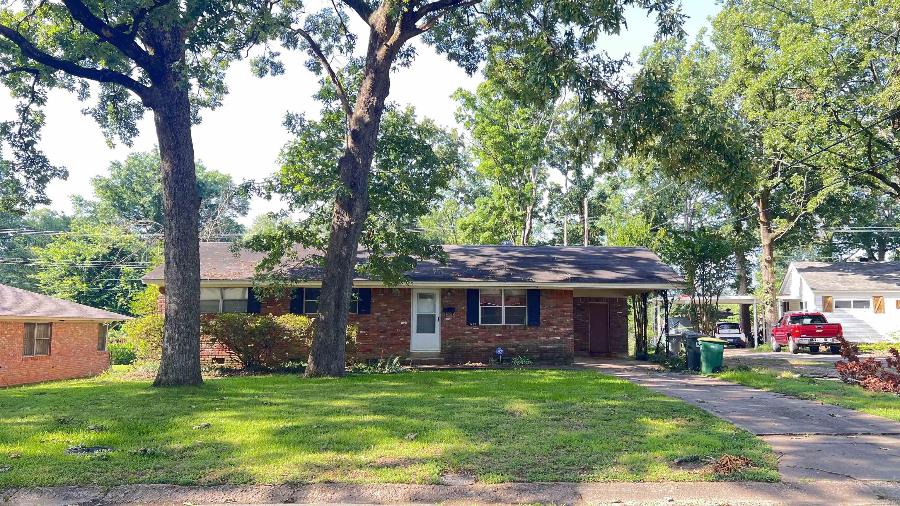 Investor special or affordable housing opportunity in the heart of Little Rock. This 3-bedroom, 1.5 bath home features a practical layout with a spacious living area and a large fenced backyard. Previously rented by a long-term tenant, the home is now vacant and ready for updates or occupancy. Located just off Mississippi and Markham, with easy access to I-630, shopping, schools, and parks. Ideal for investors or buyers looking for a value-driven property with strong potential.