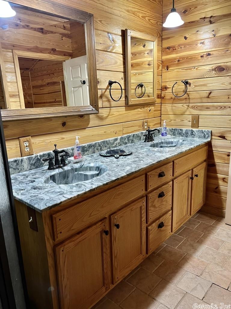 COWHIDE COVE HOME - Residential