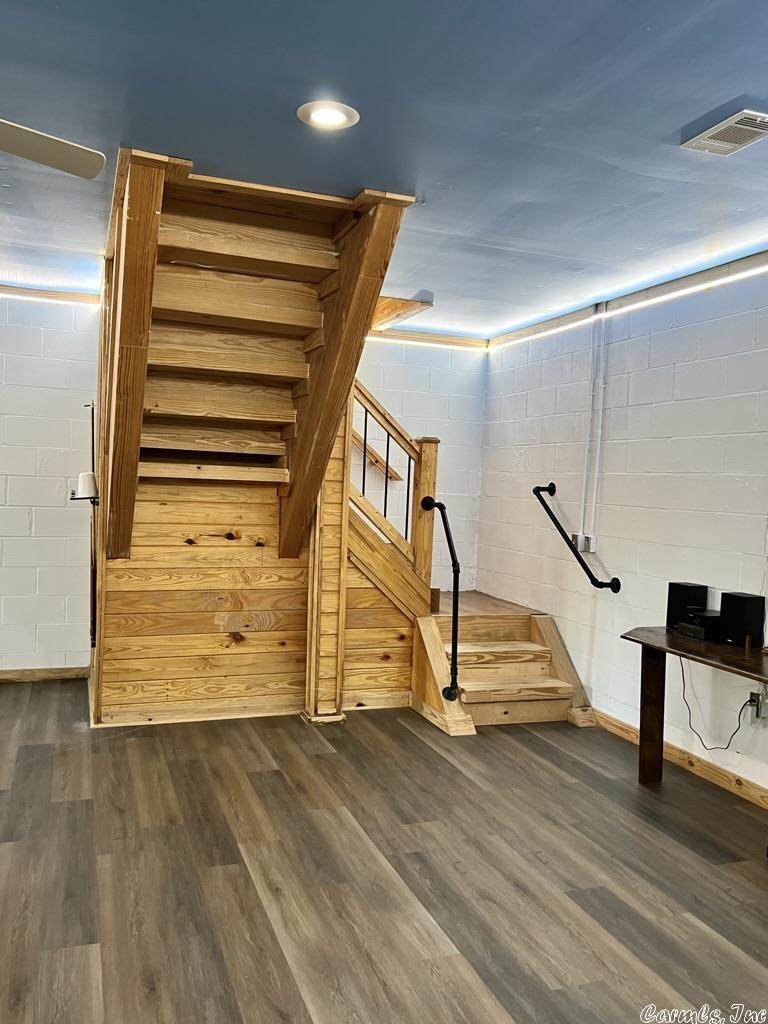 COWHIDE COVE HOME - Residential