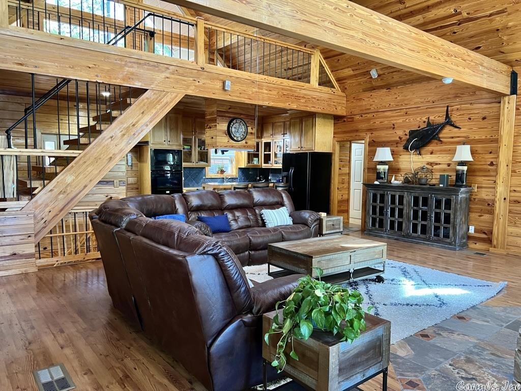 COWHIDE COVE HOME - Residential