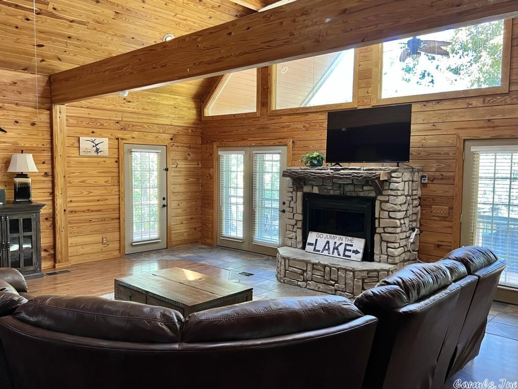 COWHIDE COVE HOME - Residential