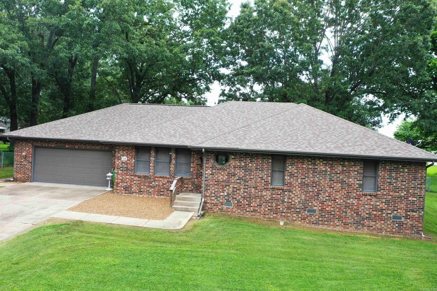 Look at this beautiful brick, 3-bedroom, 2 full bath, 2 car garage with 1962 square feet of living space, in the city limits. The new roof in 2018 and HVAC is 4 years old. The kitchen and dining are combined with a new range, refrigerator, lots of room, storage and comfort in mind. The family room has a gas log fireplace and vaulted ceiling for a relaxed atmosphere that flows into the living room. The laundry room is off the garage and bonus room for office or hobby. The level backyard comes with a chain link fence to keep pets enclosed. Handicap Access