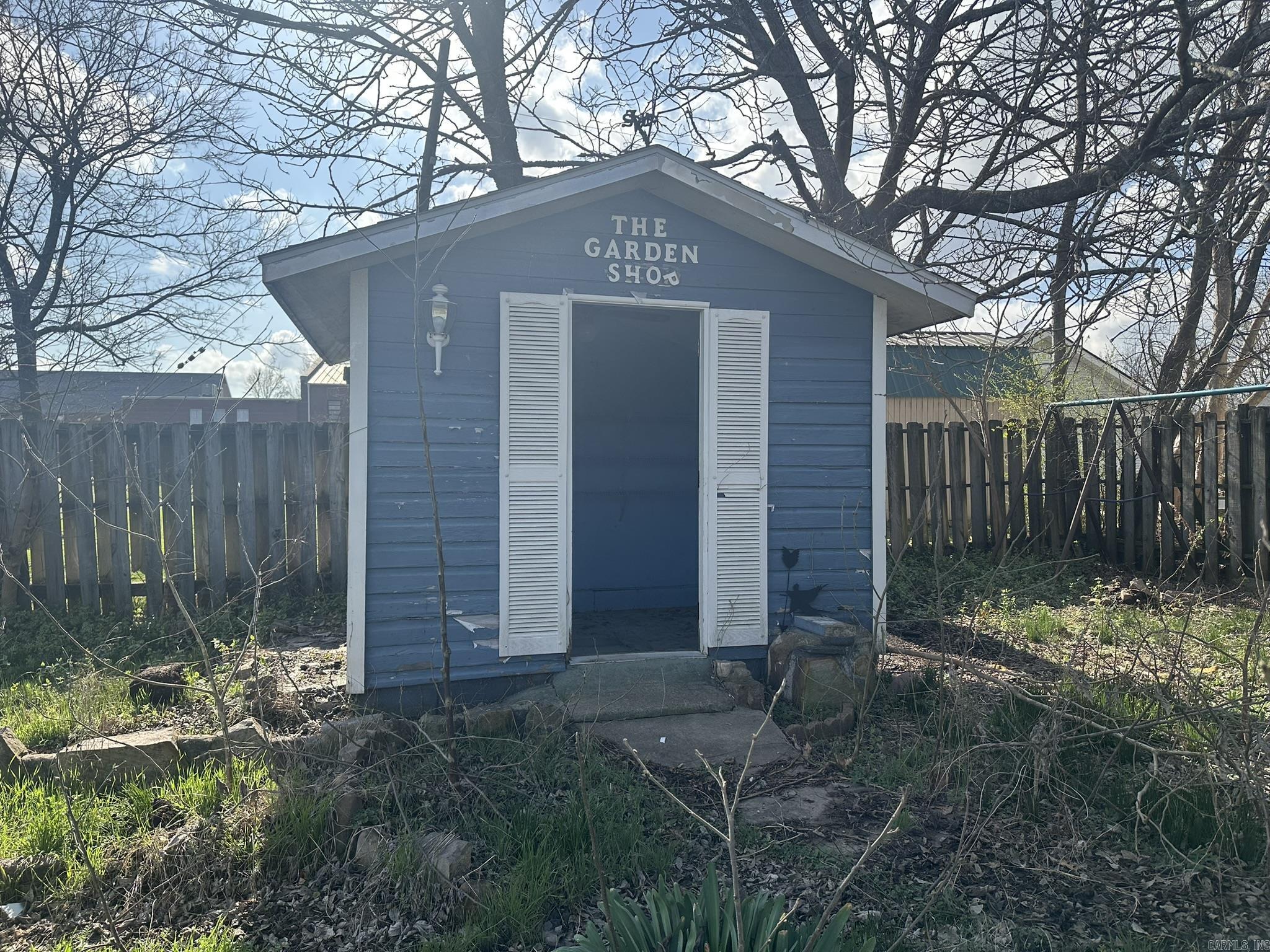 Mena Original - Residential