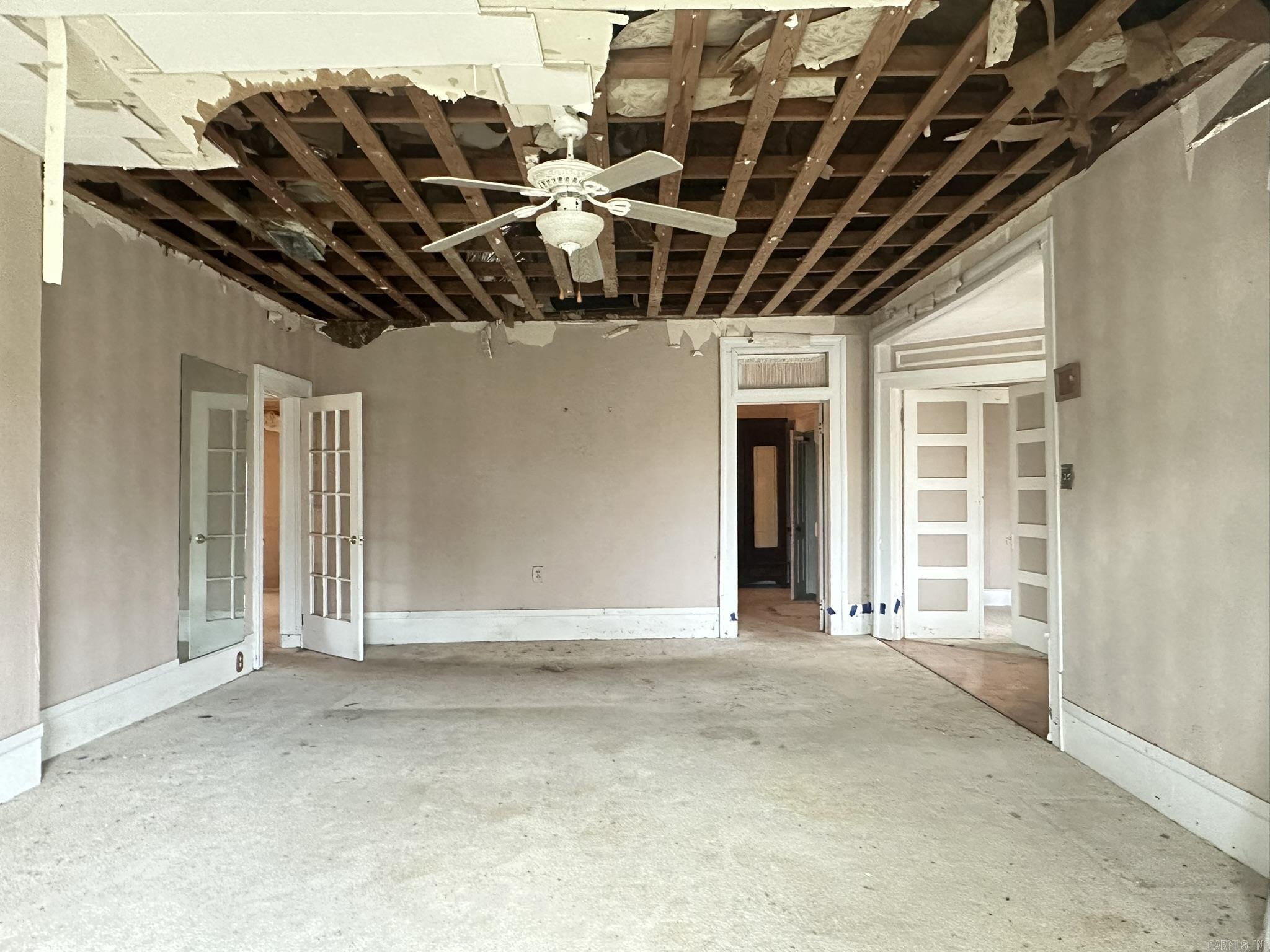 Mena Original - Residential