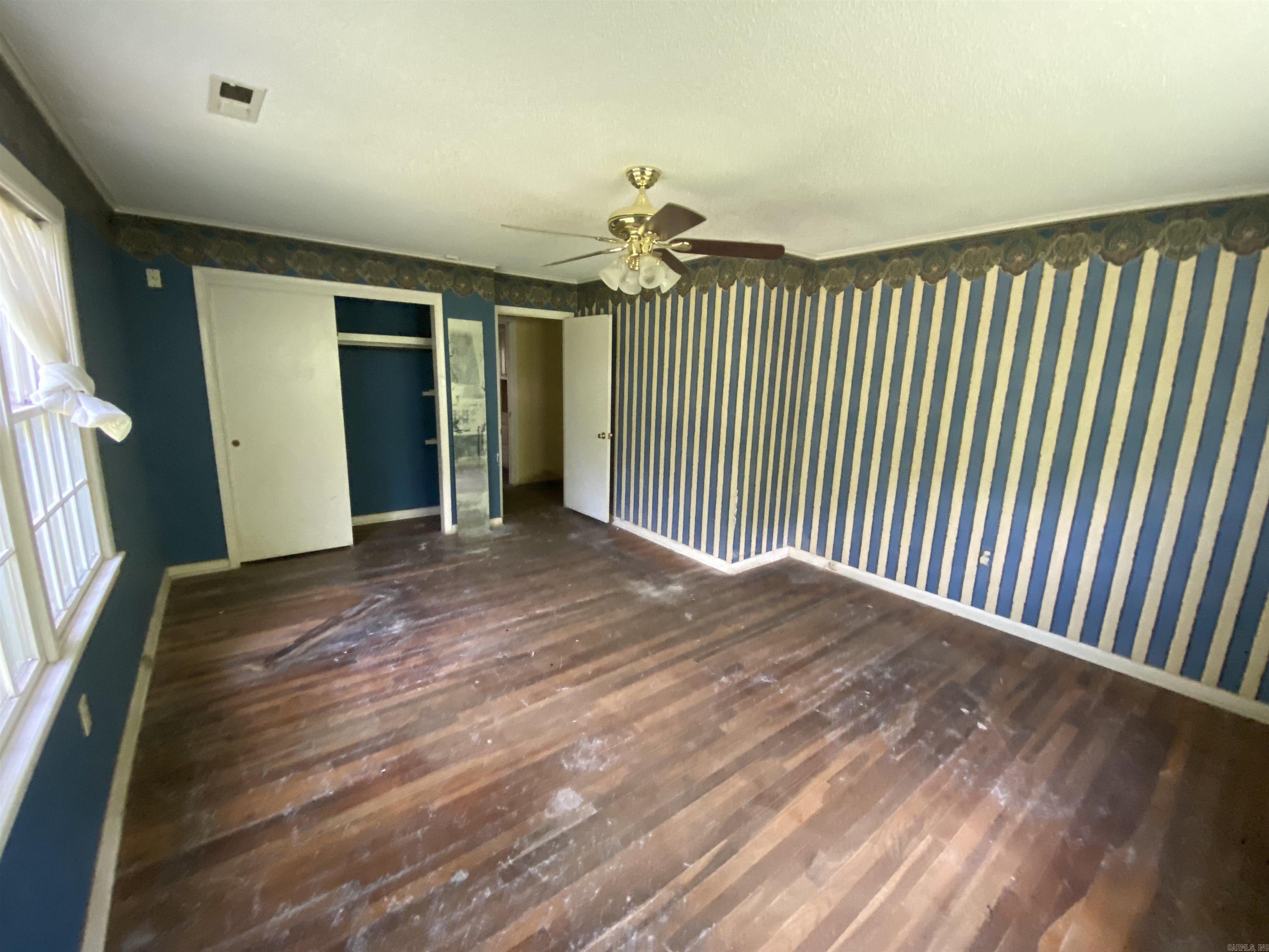 CRESTWOOD - Residential