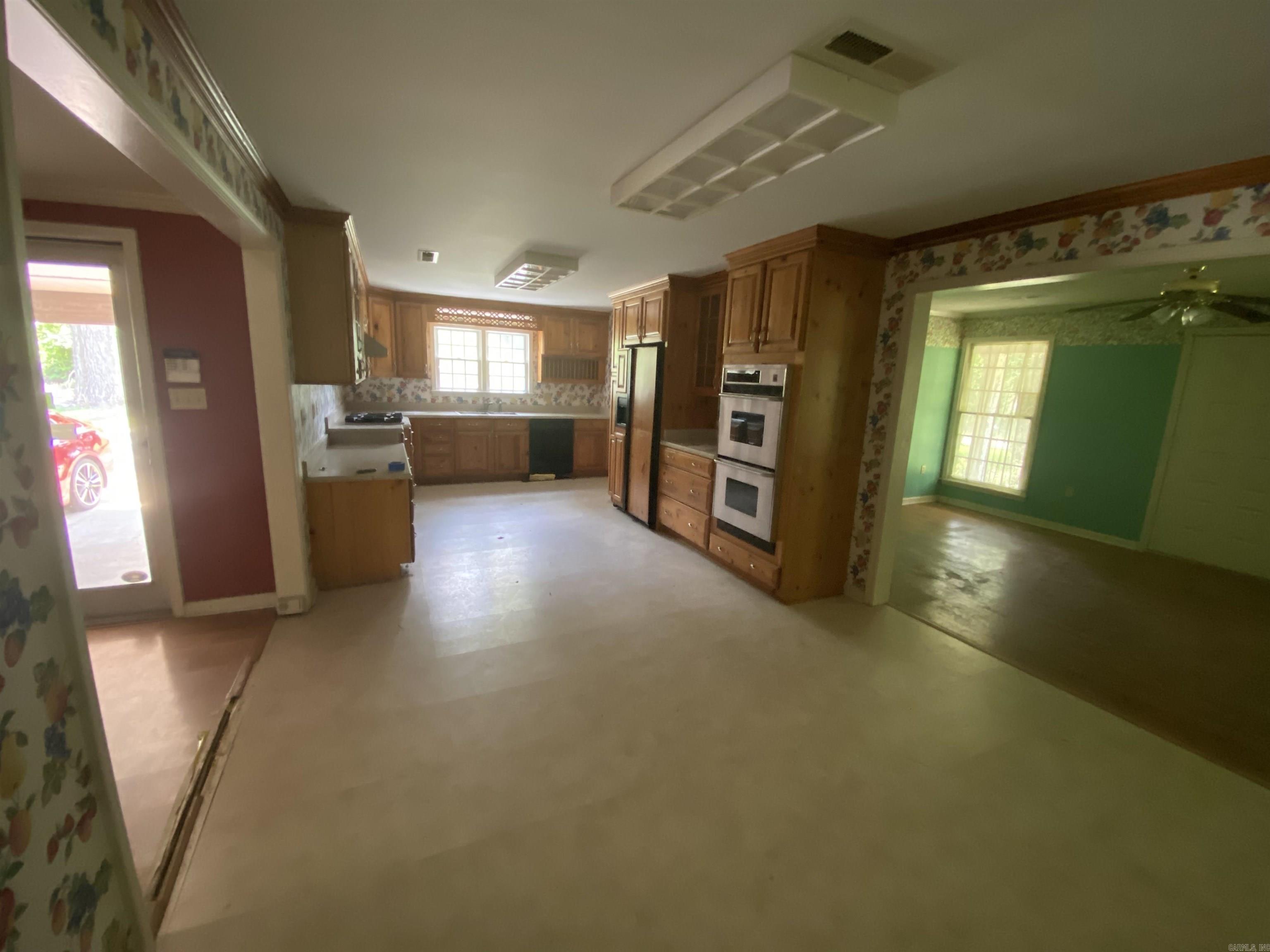 CRESTWOOD - Residential