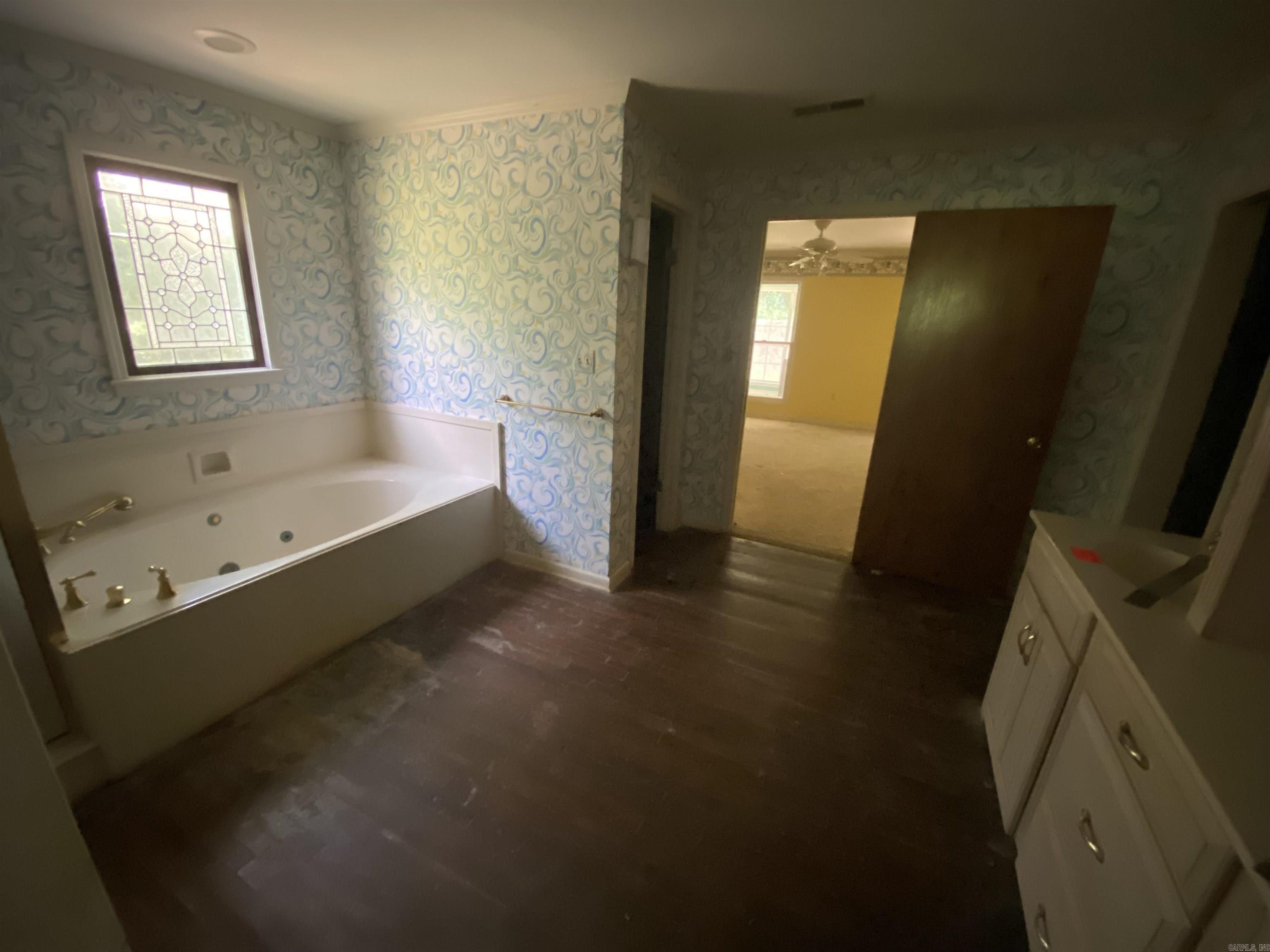 CRESTWOOD - Residential