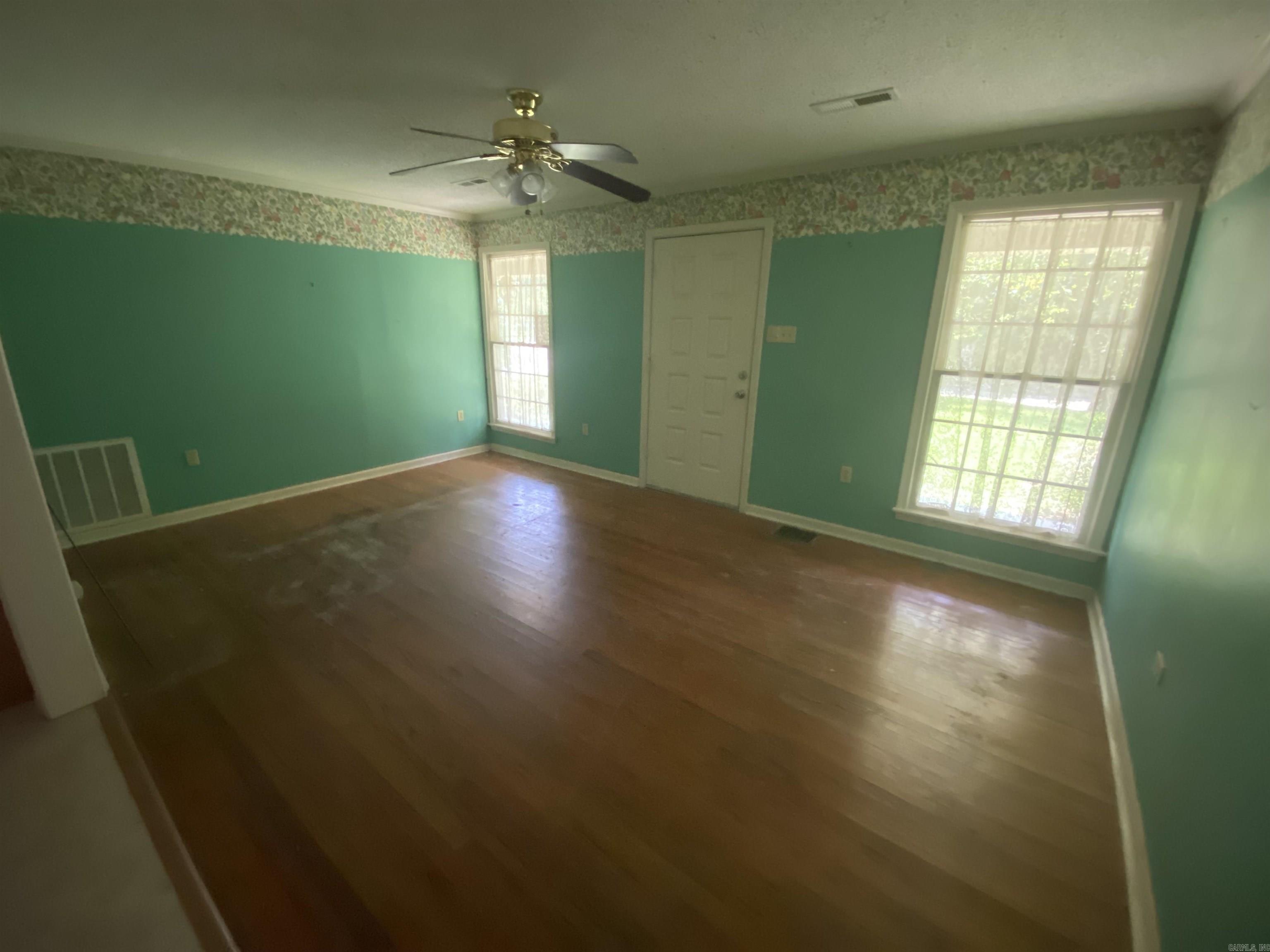 CRESTWOOD - Residential