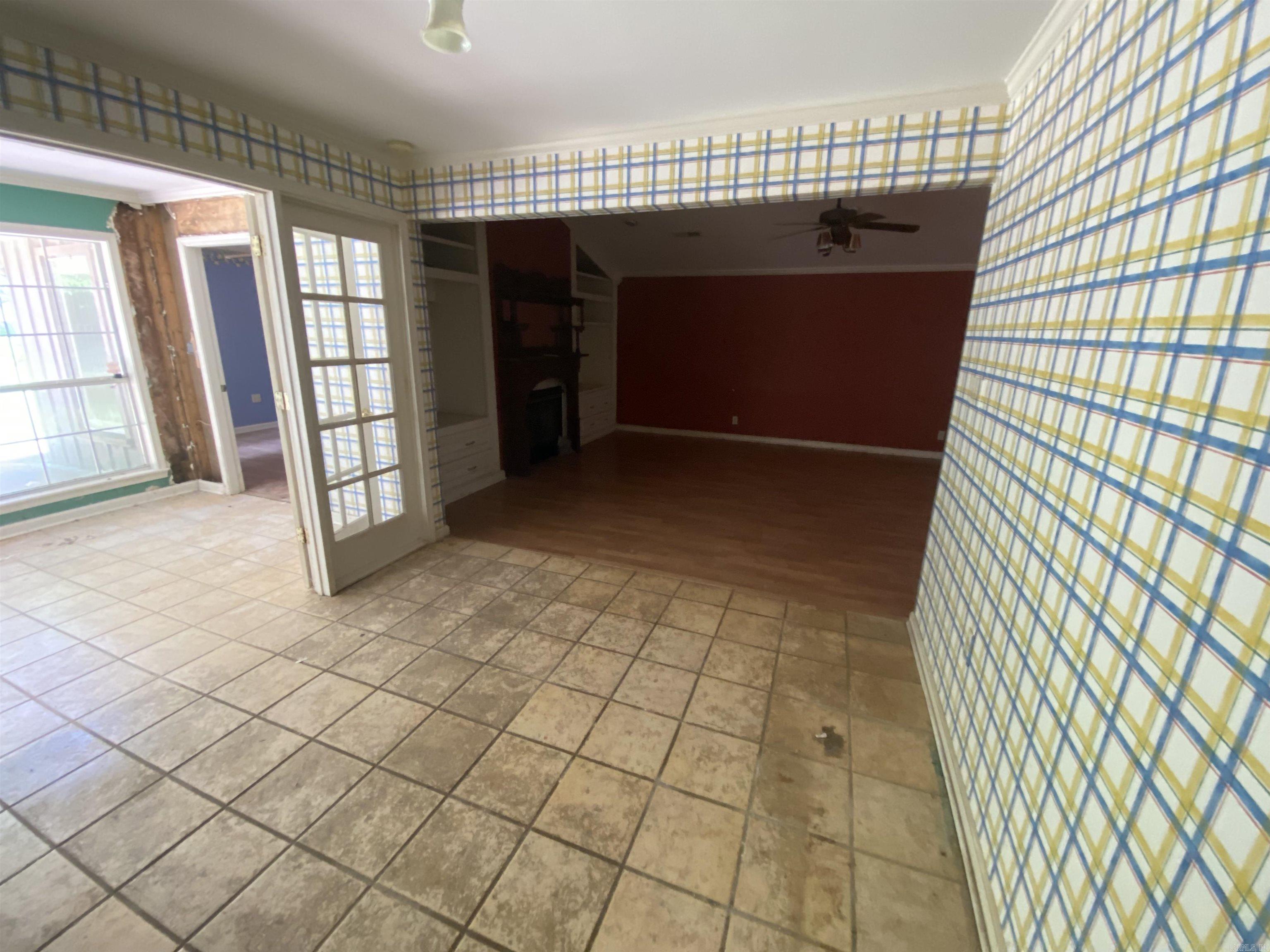 CRESTWOOD - Residential