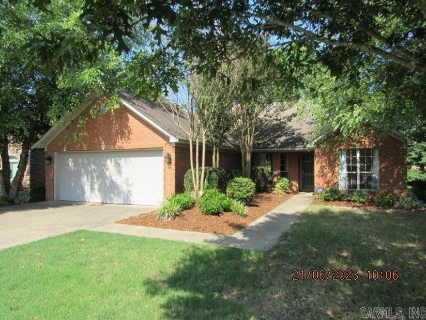 Well maintained 3 bedroom home, split floor plan, laminate & tile flooring throughout, spacious kitchen with all kitchen appliances including refrigerator, separate laundry room with hook-ups, abundance of storage throughout, spacious master suite with new custom tile shower, 2 car garage, 1 small pet only with a non-refundable pet deposit. Available Now. ***PLEASE NOTE WE DO NOT ADVERTISE ON CRAIGSLIST OR FACEBOOK. ANY LISTING OF OURS SEEN IS A SCAM!!!***