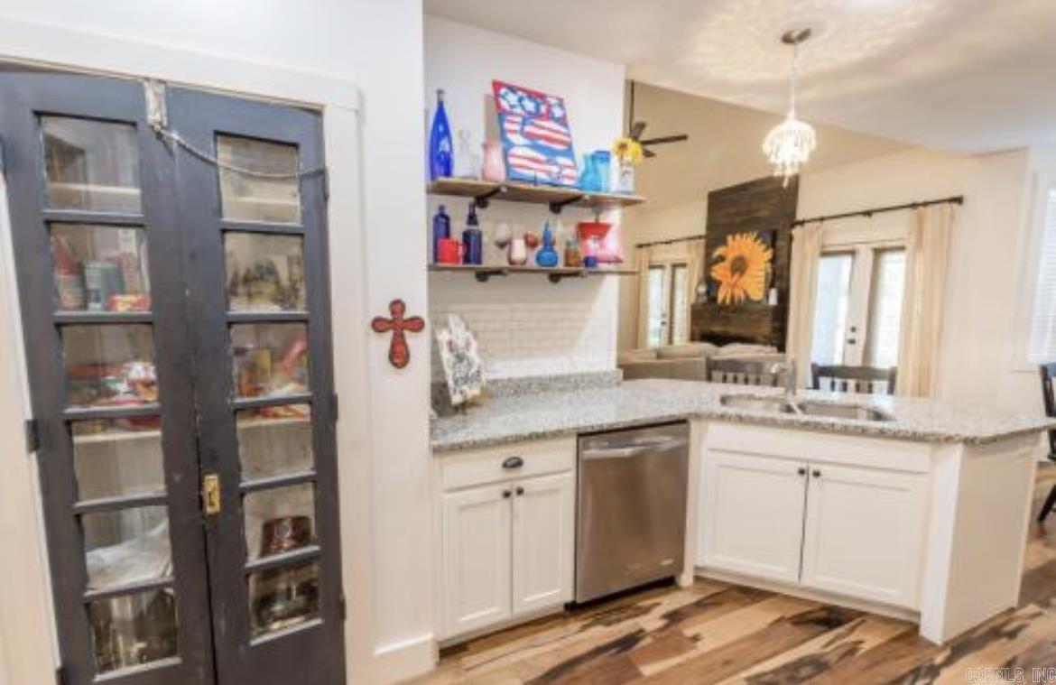 Valley View Manor - Residential Lease