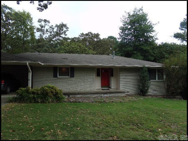 *NORTH LITTLE ROCK* CHARMING AND SPACIOUS HOME IN LAKEWOOD SUBDIVISION!! This 4 Bedroom And 2 Bath Two Level Home Features Over 2600 Sqft! Close to Lakewood Lake! 2 Bedroom And 1 Bath Upstairs, With 2 Bedrooms And 1 Bath Downstairs. Gas Range, Refrigerator, And Washer/Dryer Are Included In Kitchen! Deck Off Second Story Overlooks A Big And Beautiful Fenced Backyard! 2 Car Carport For Parking! AVAILABLE NOW!!! <a href='https://raineyrealty.com/virtualtour.php?r=NYVnCi'> Click here for a 360° Virtual Tour</a>