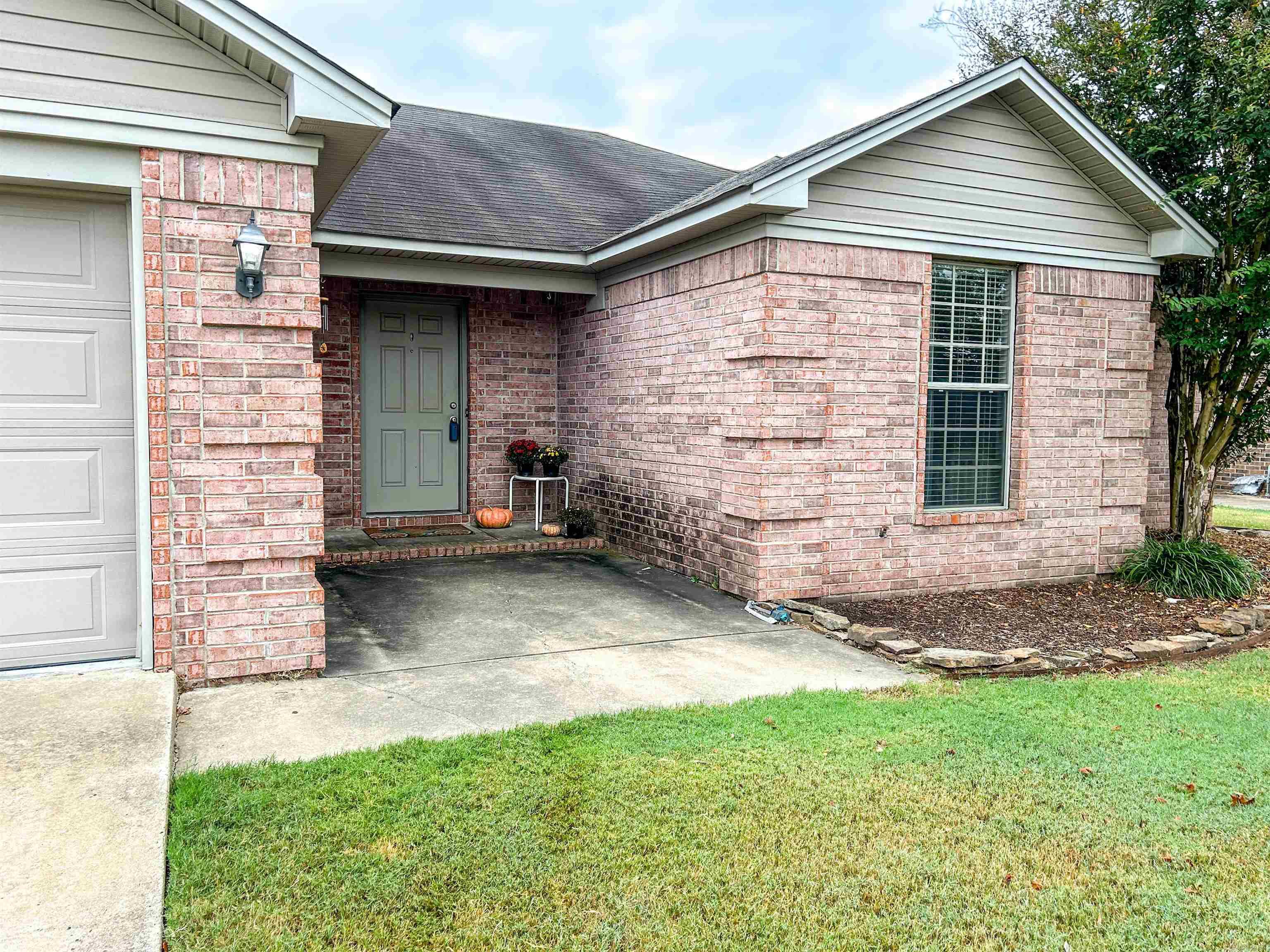 JUSTIN PLACE - Residential