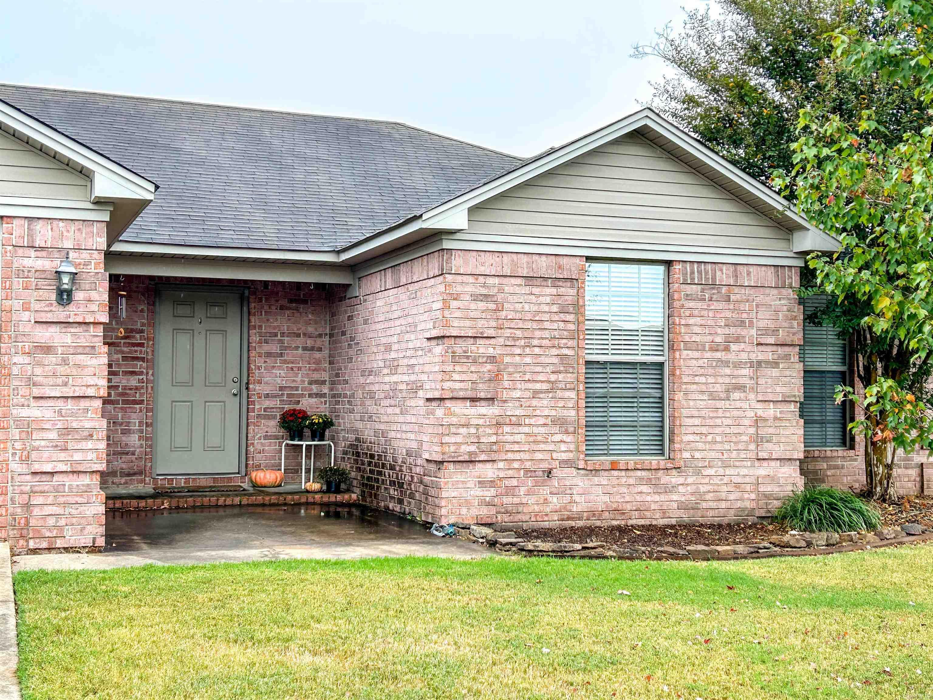 JUSTIN PLACE - Residential