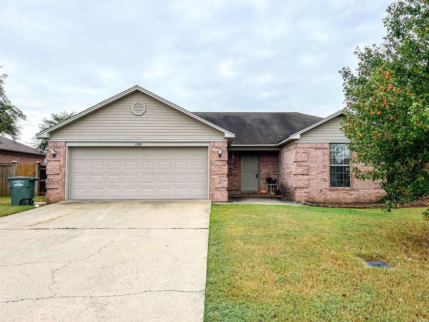 Call today for a tour! This 3/2 home is ready to go! Split floor plan, new flooring throughout, granite countertops. New appliances, fenced backyard. Move in Ready!