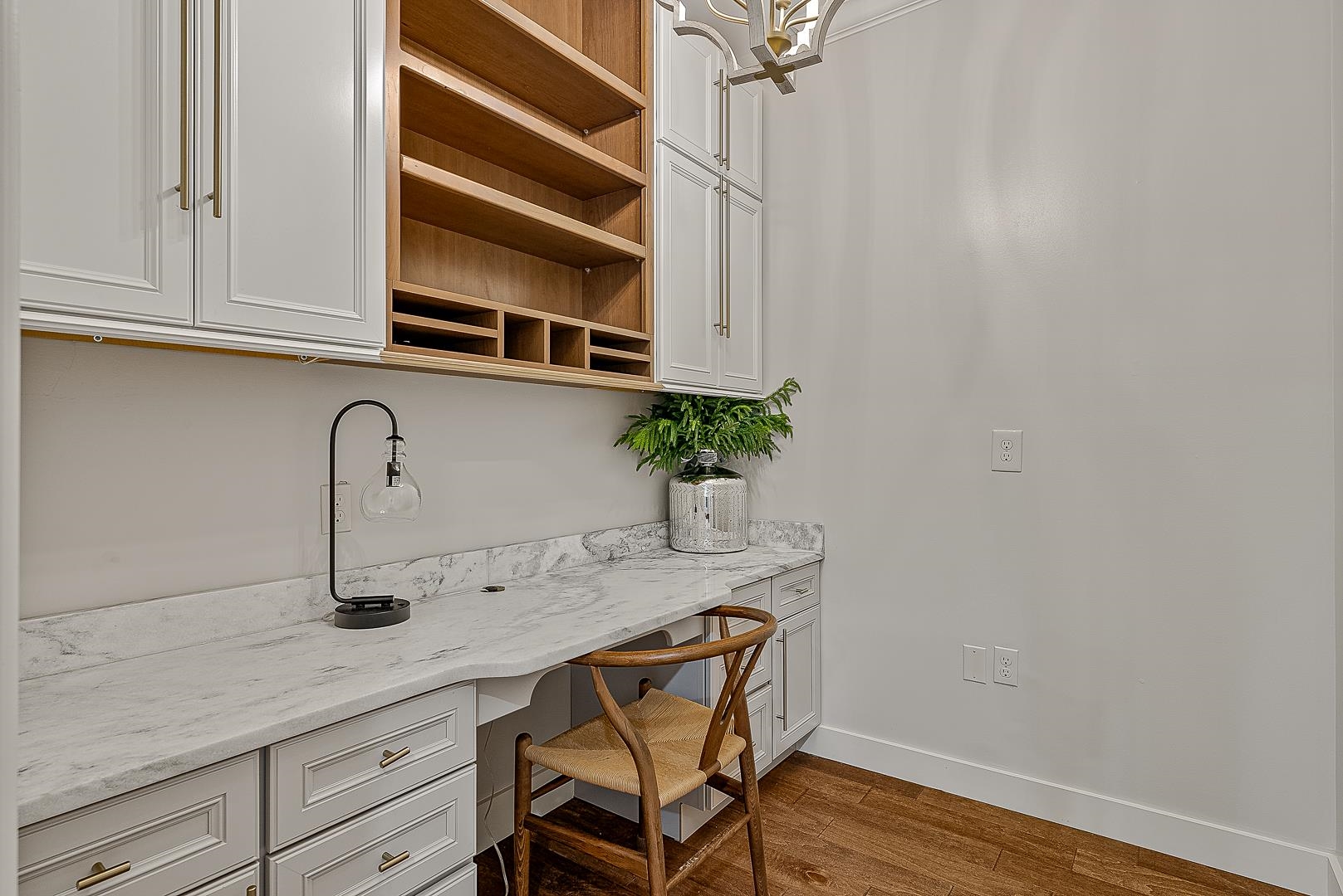 AMESLEY MANOR - Residential