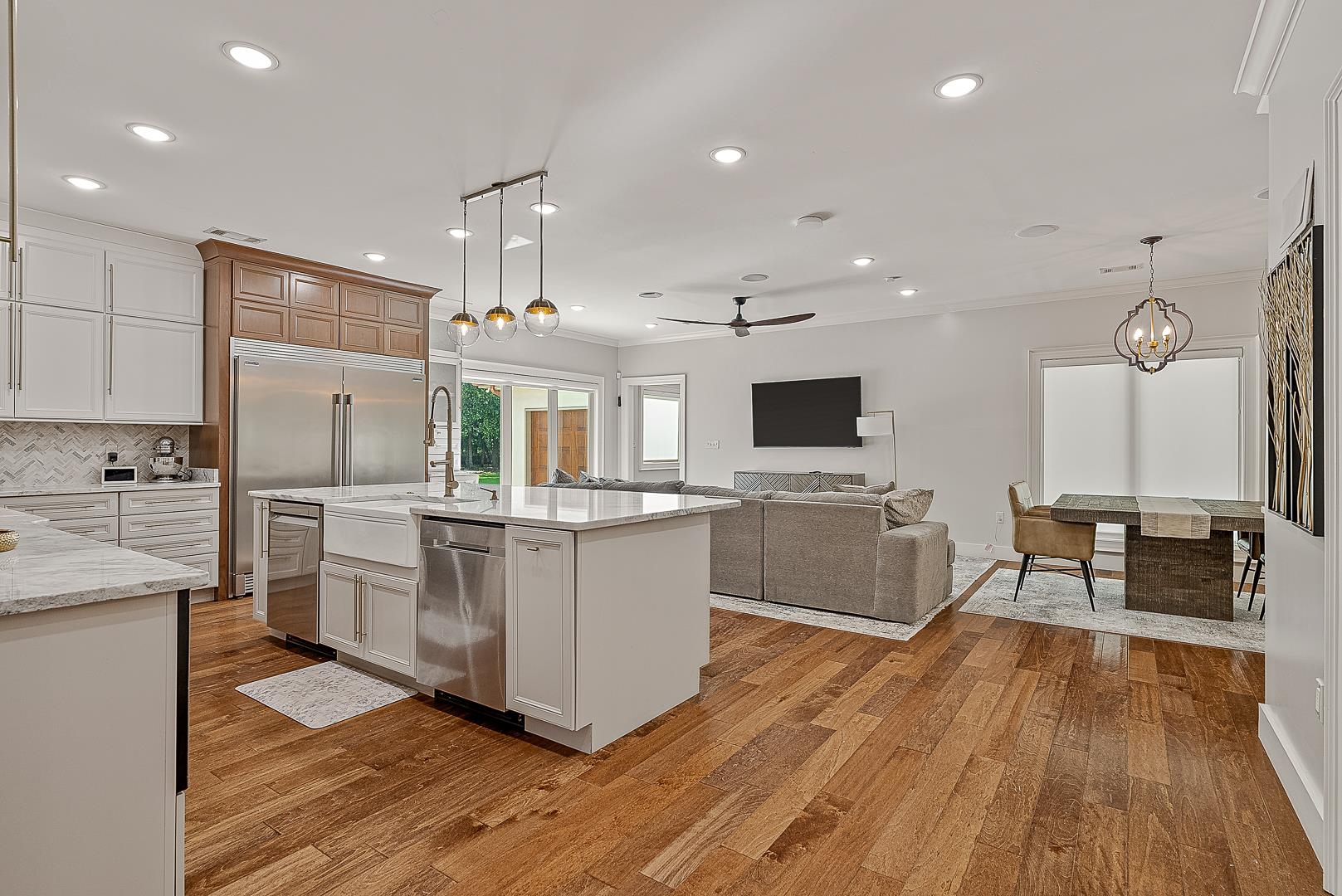 AMESLEY MANOR - Residential