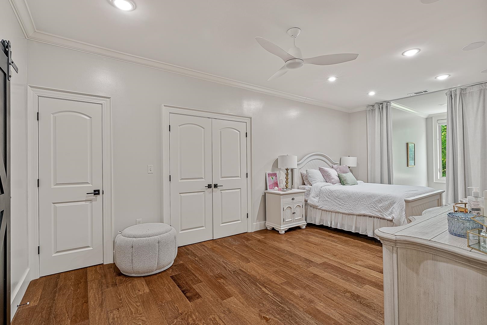 AMESLEY MANOR - Residential