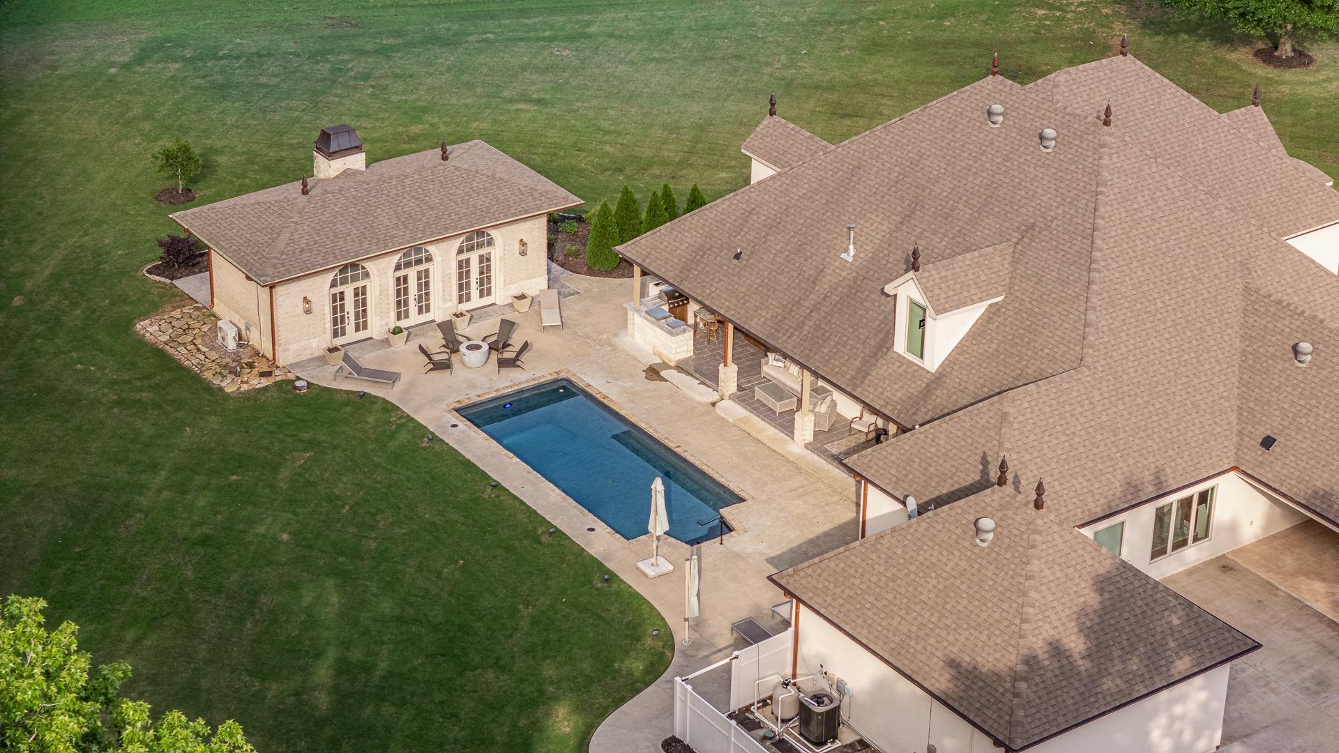 AMESLEY MANOR - Residential