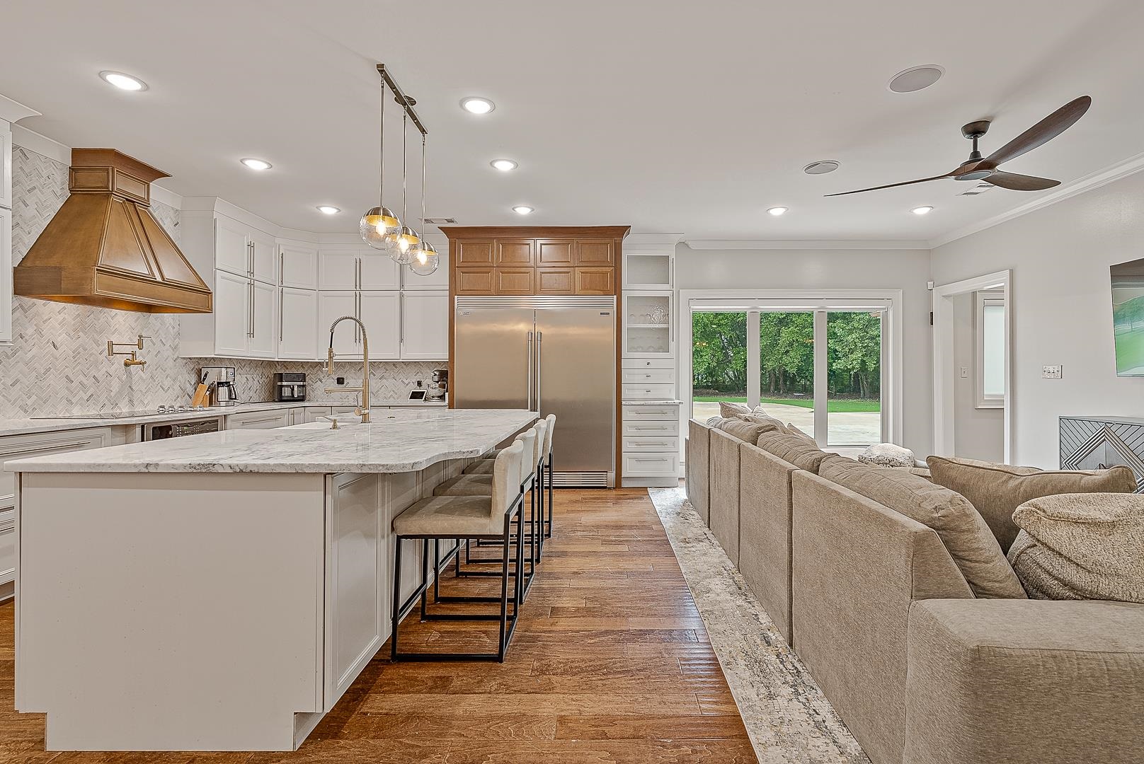AMESLEY MANOR - Residential