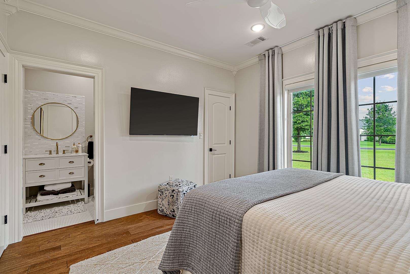 AMESLEY MANOR - Residential