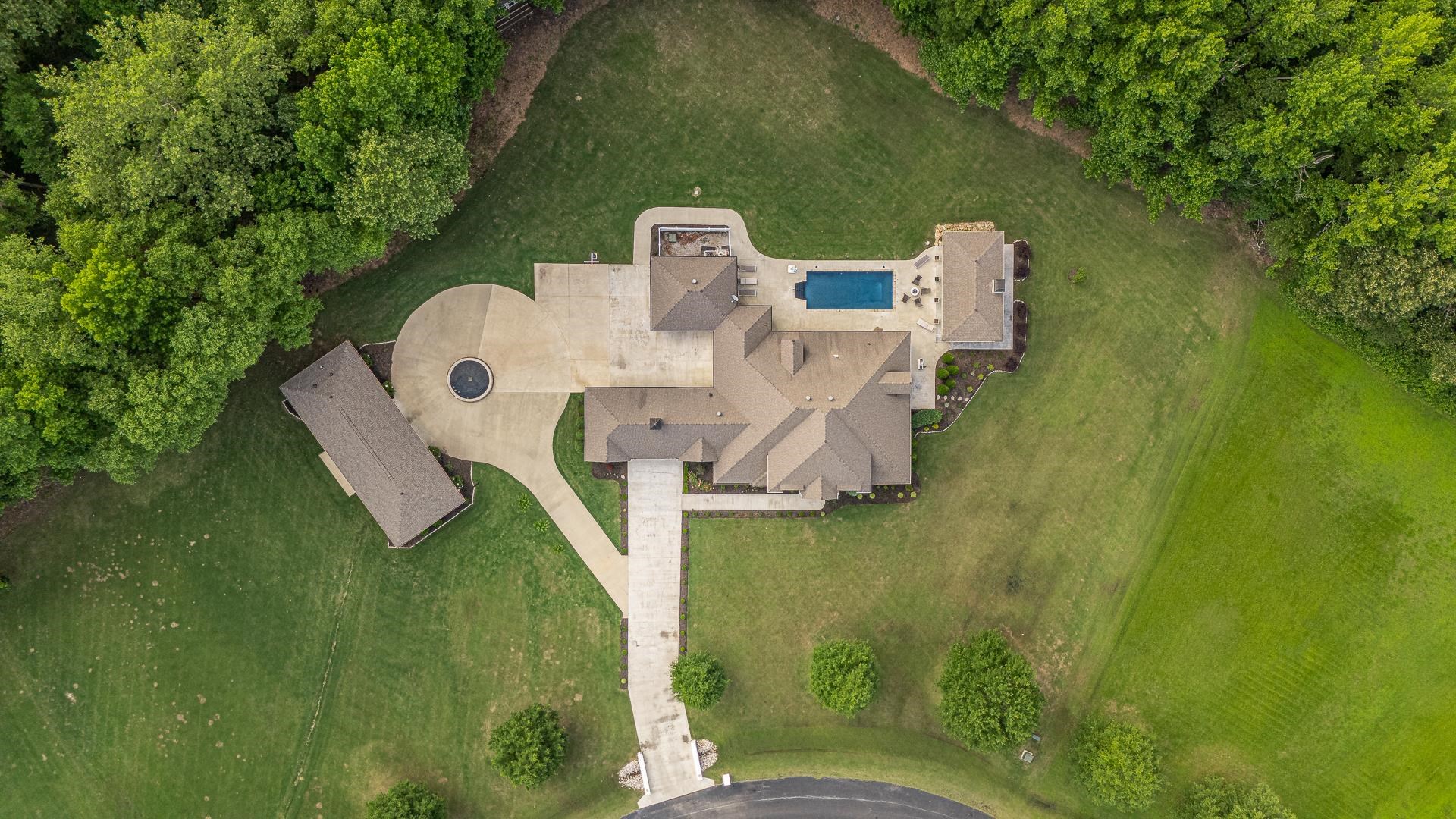 AMESLEY MANOR - Residential