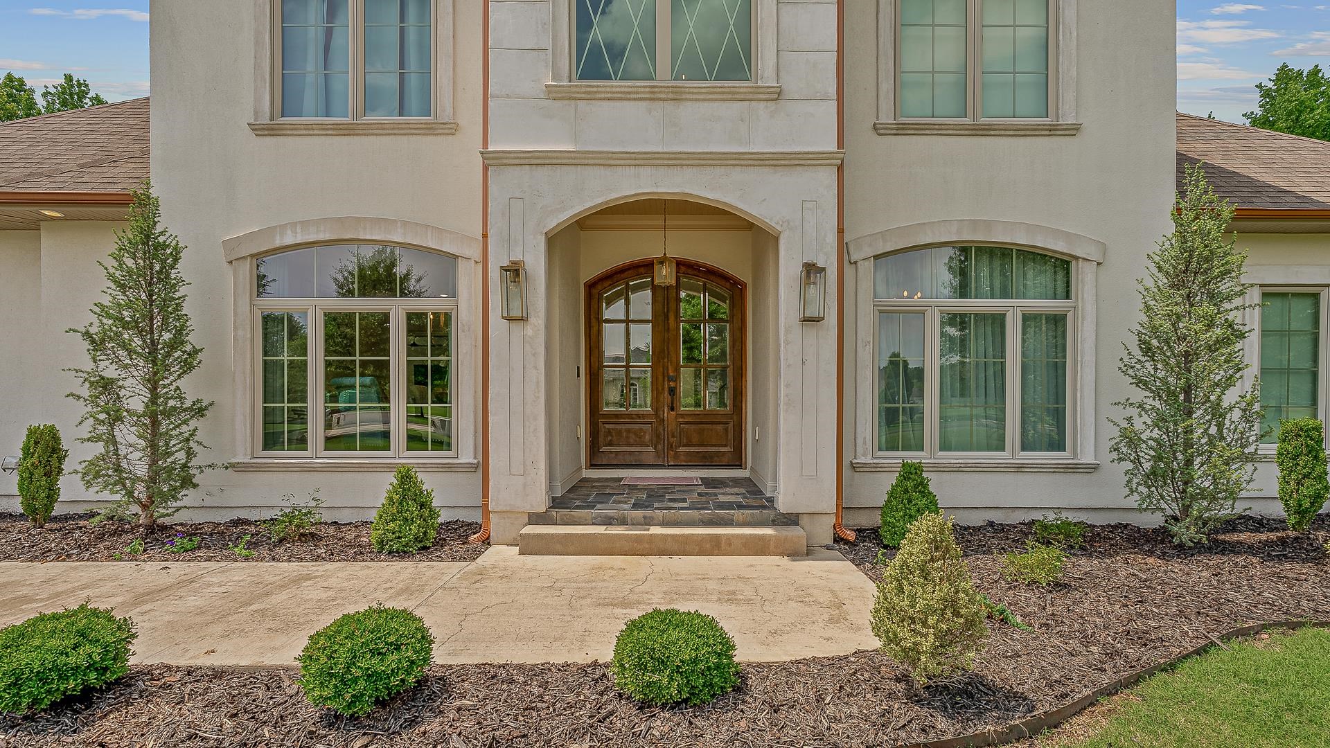 AMESLEY MANOR - Residential