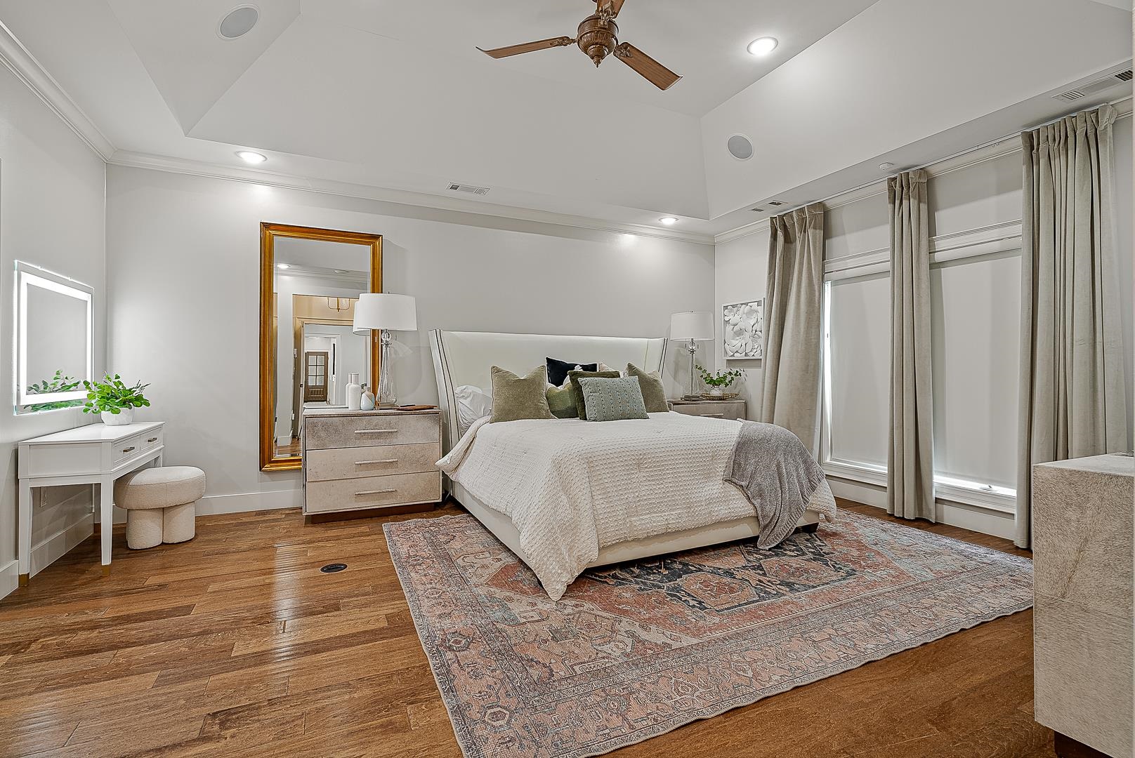 AMESLEY MANOR - Residential