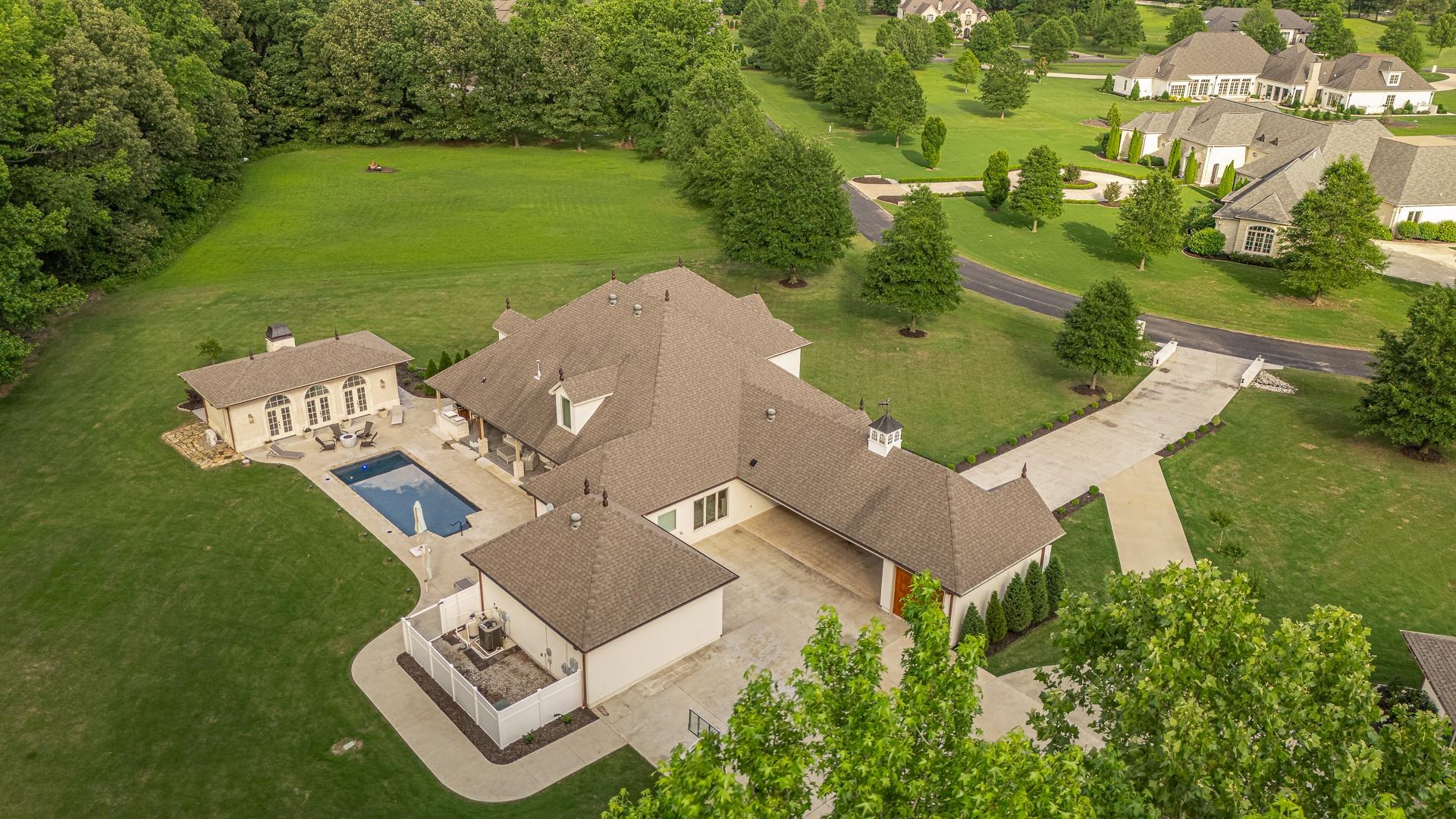 AMESLEY MANOR - Residential