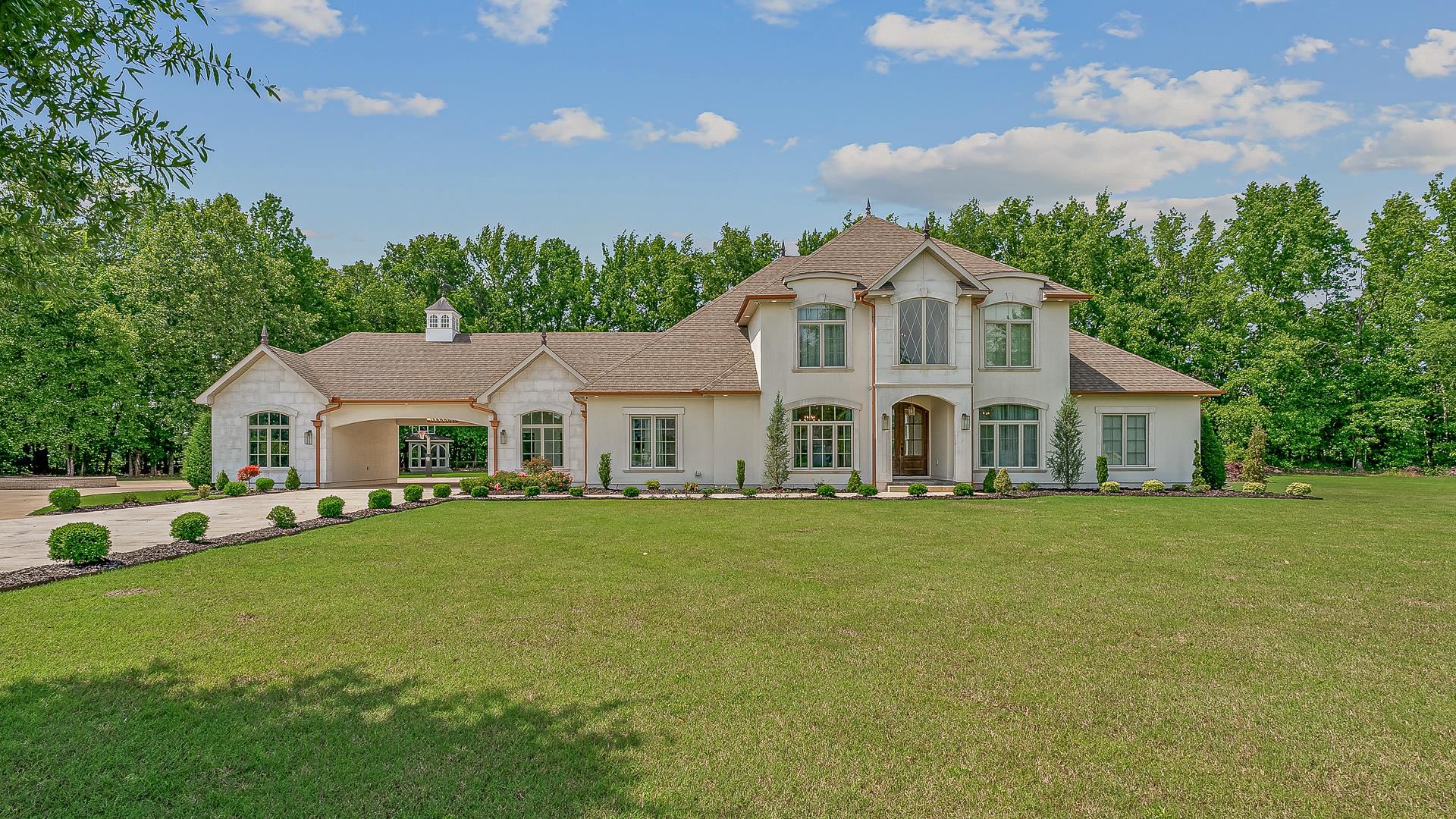 AMESLEY MANOR - Residential