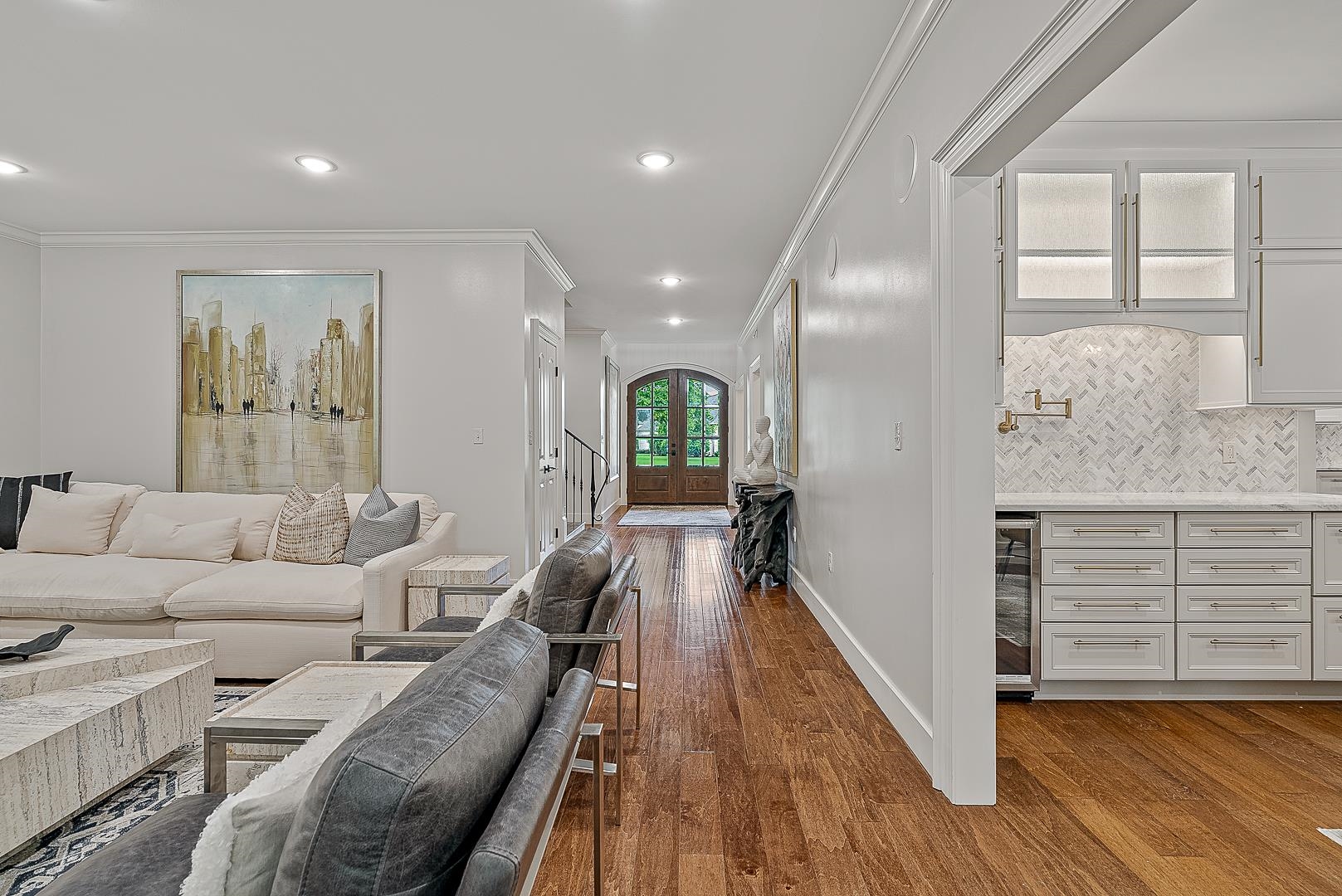AMESLEY MANOR - Residential