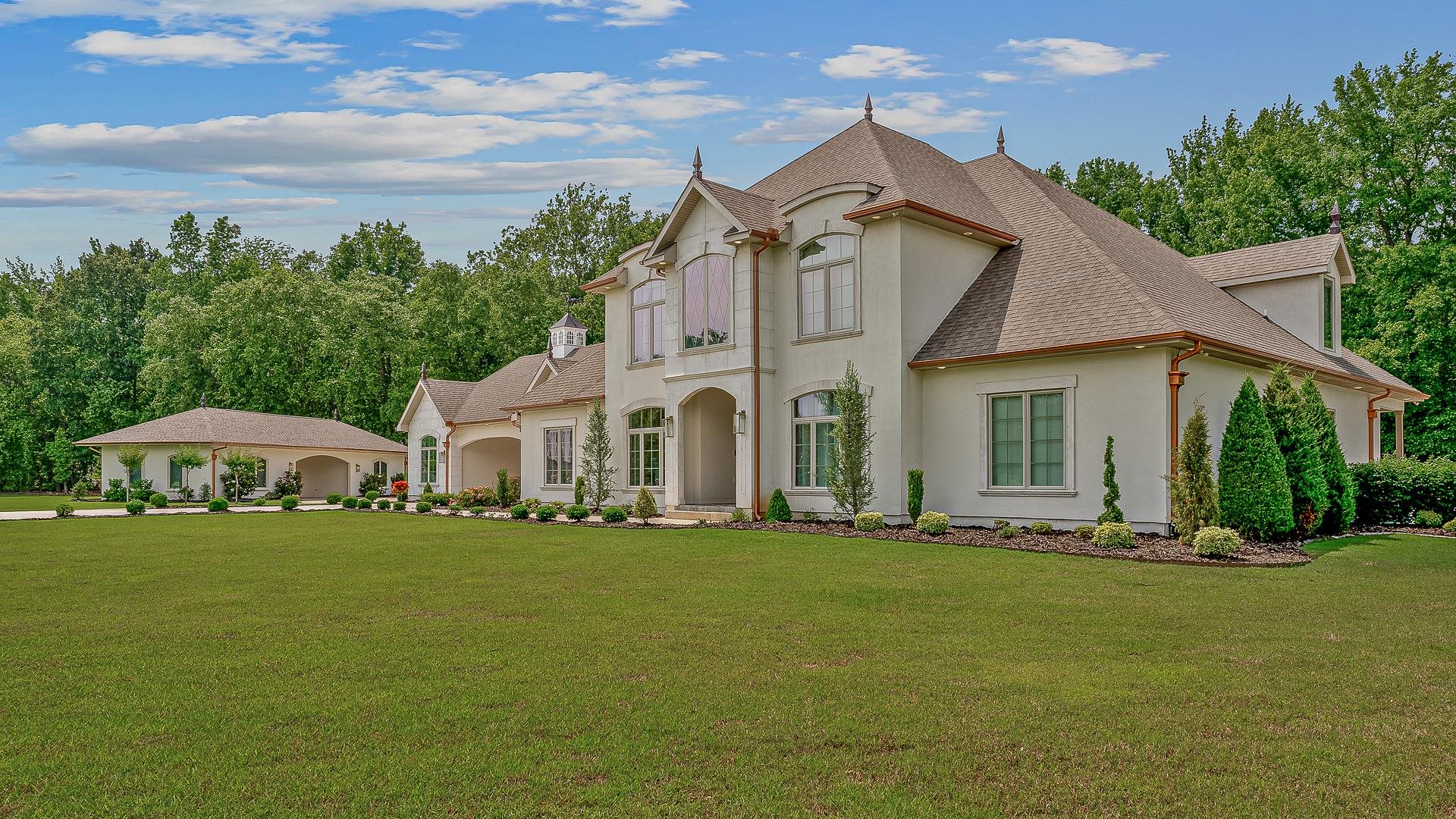 AMESLEY MANOR - Residential
