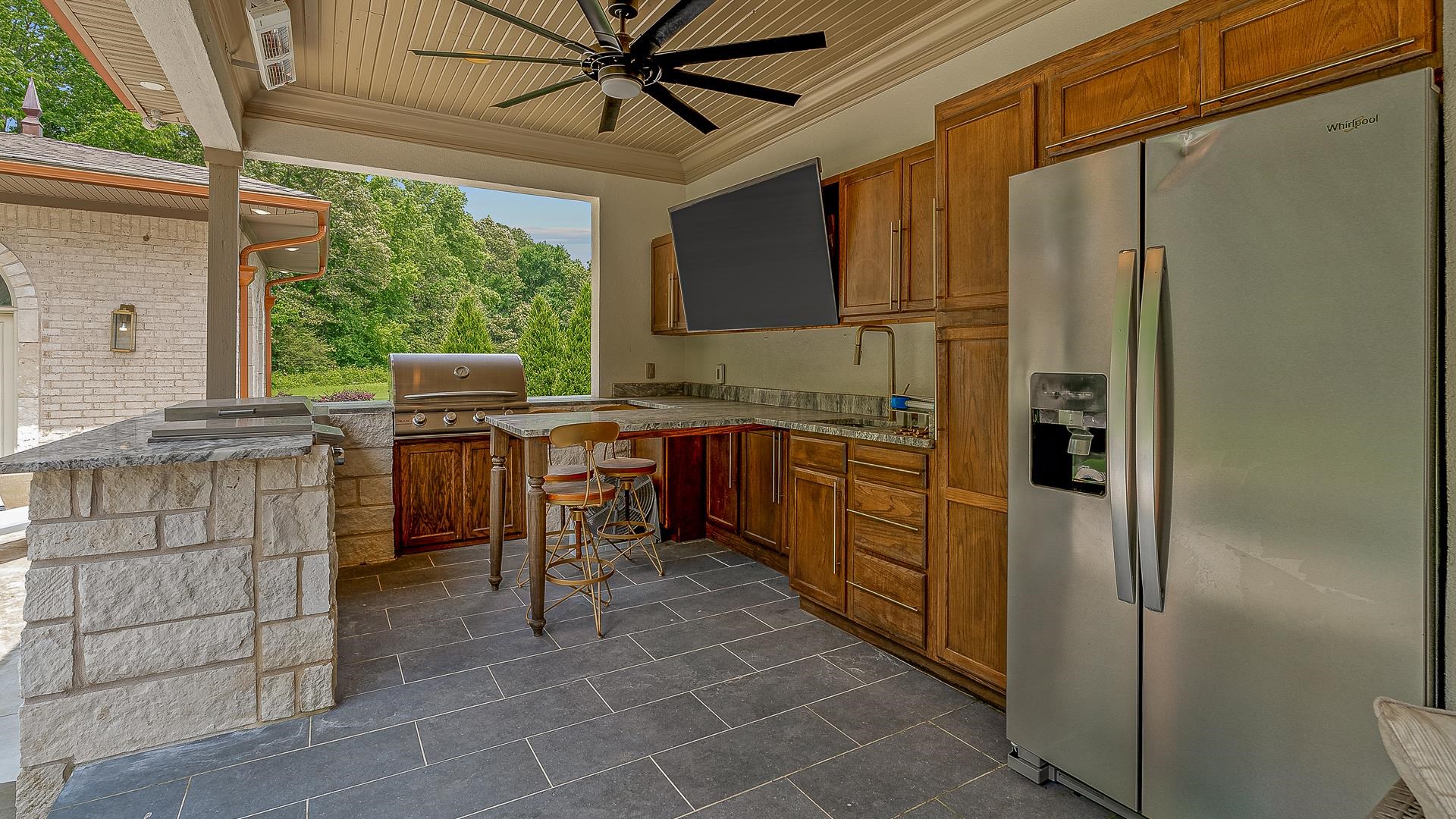 AMESLEY MANOR - Residential