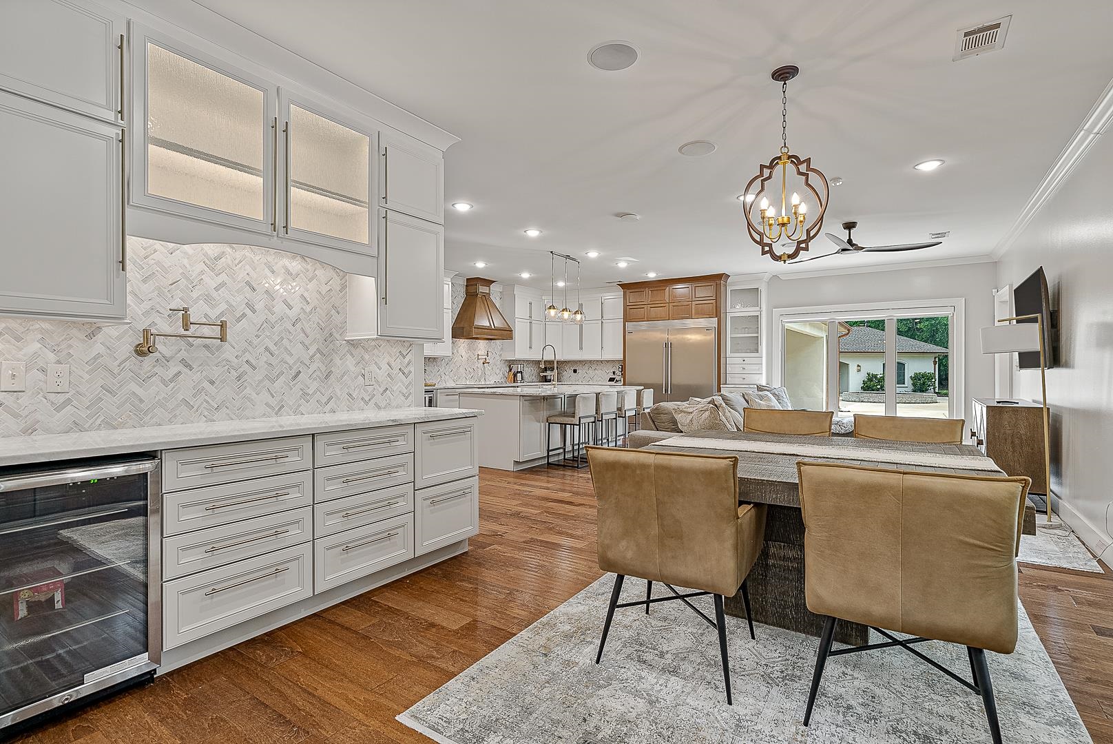 AMESLEY MANOR - Residential